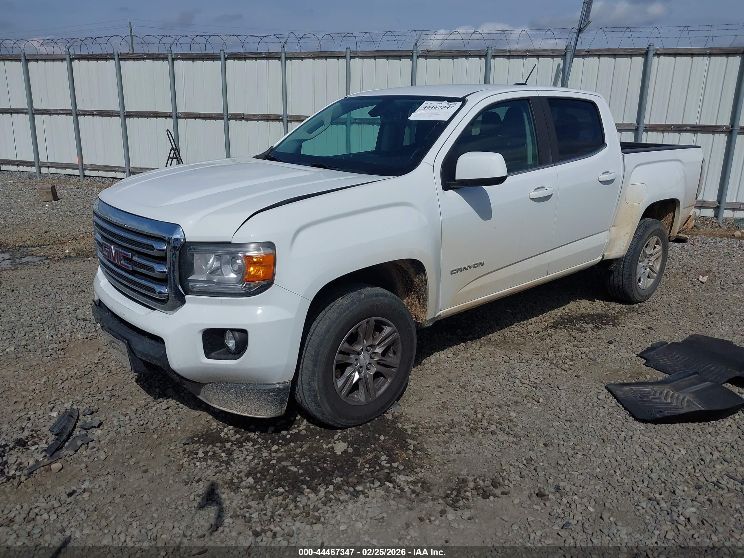 GMC CANYON image 2