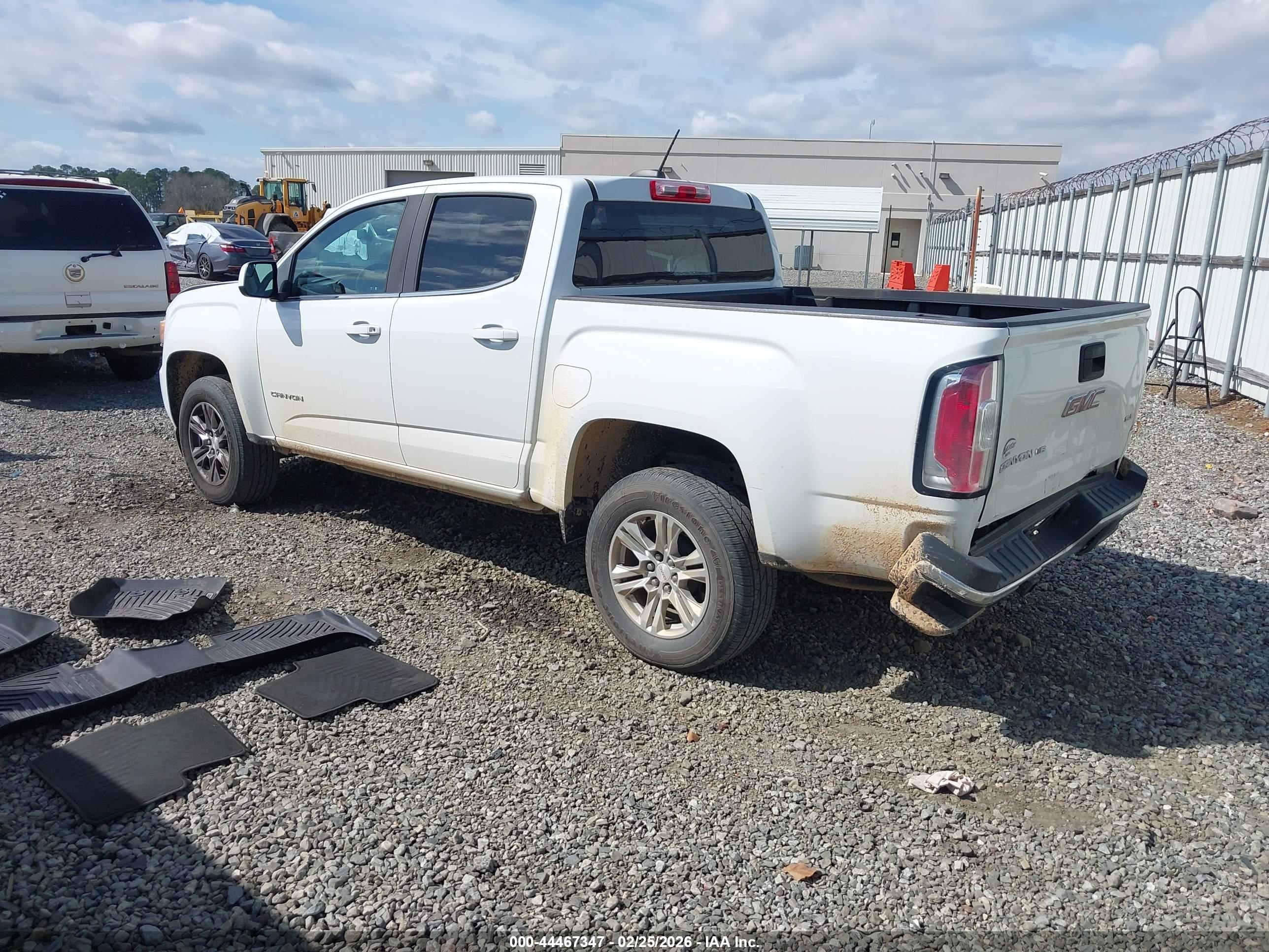 GMC CANYON image 3