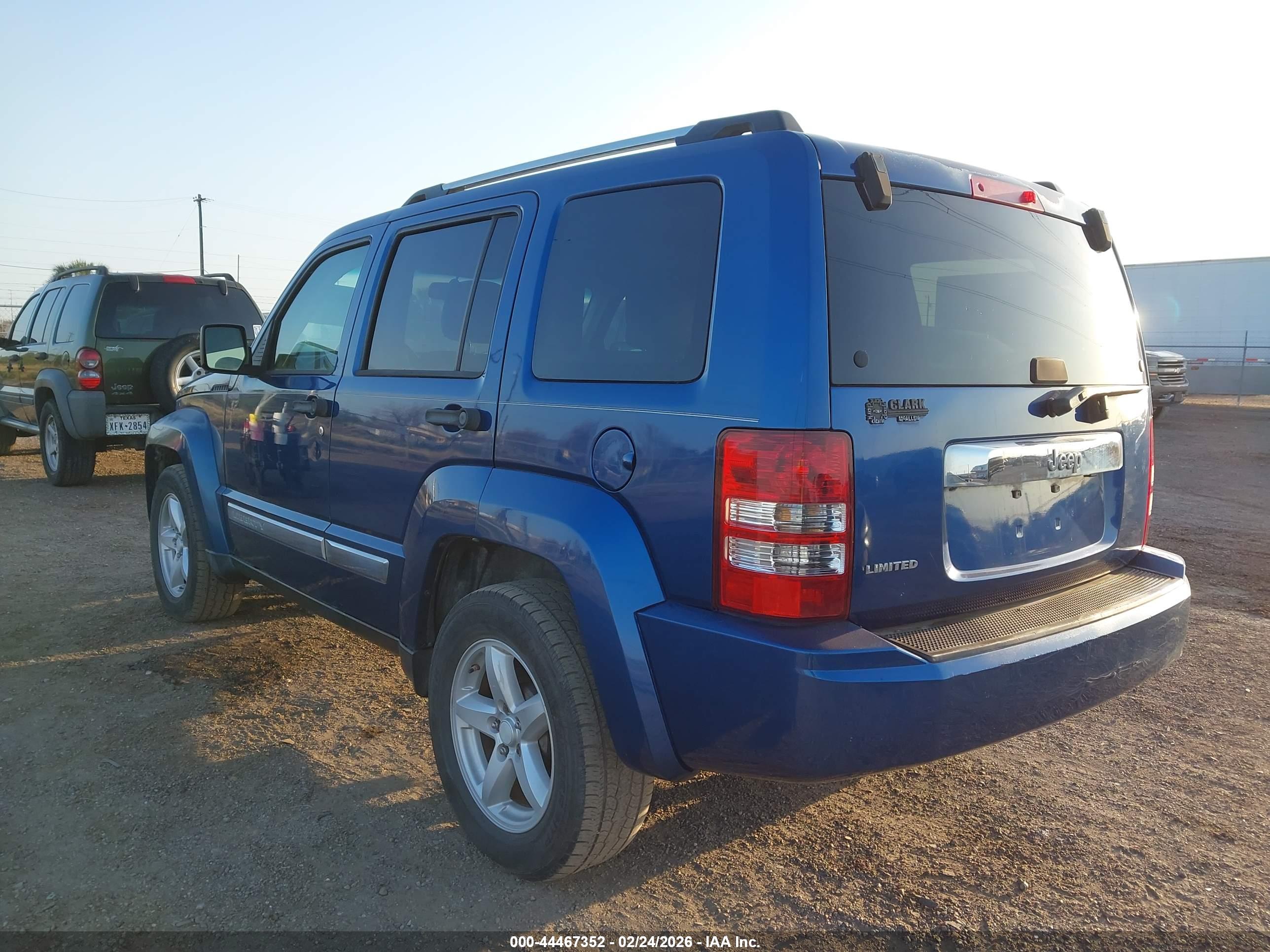 JEEP LIBERTY image 3