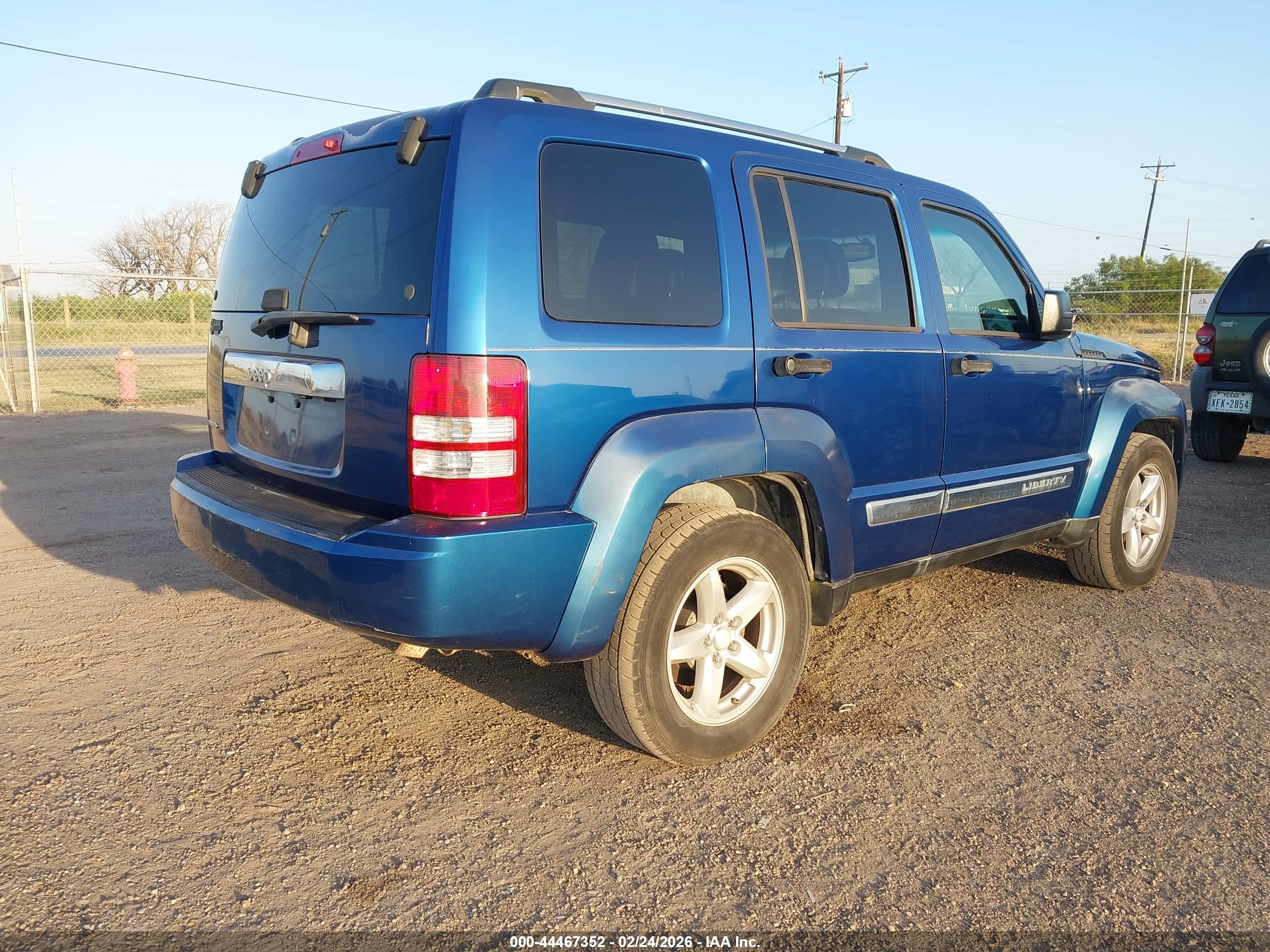 JEEP LIBERTY image 4