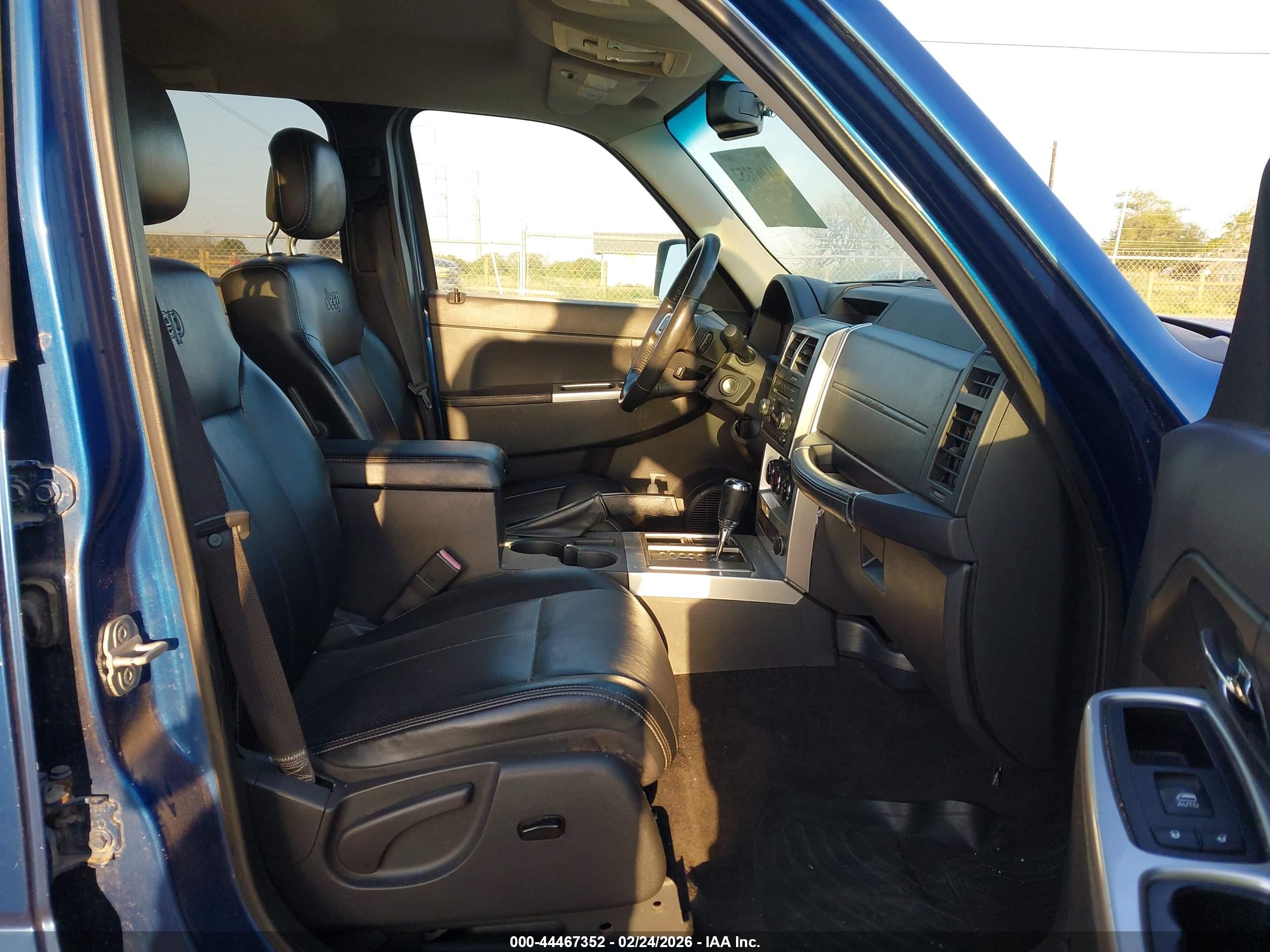 JEEP LIBERTY image 5
