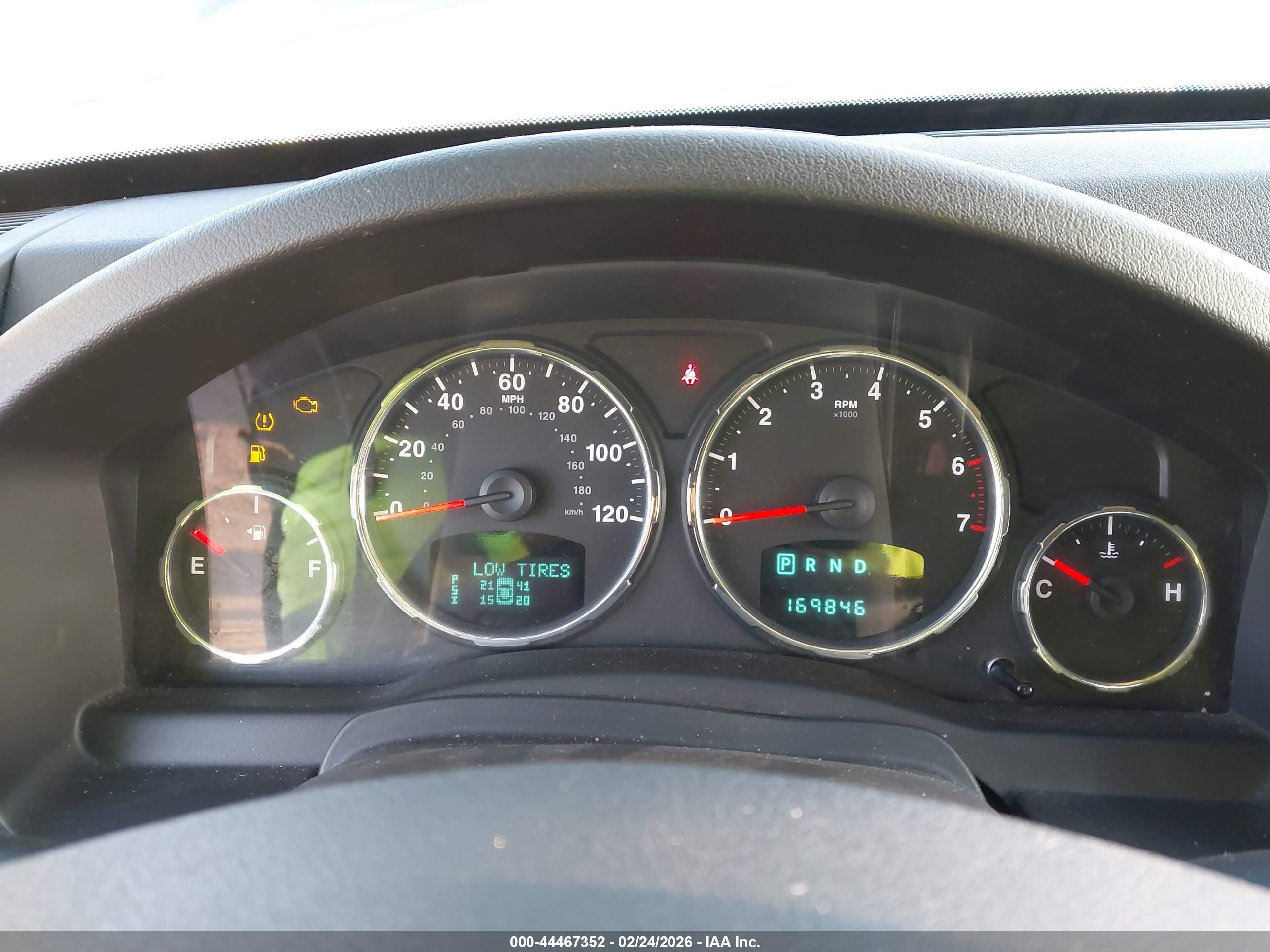JEEP LIBERTY image 7