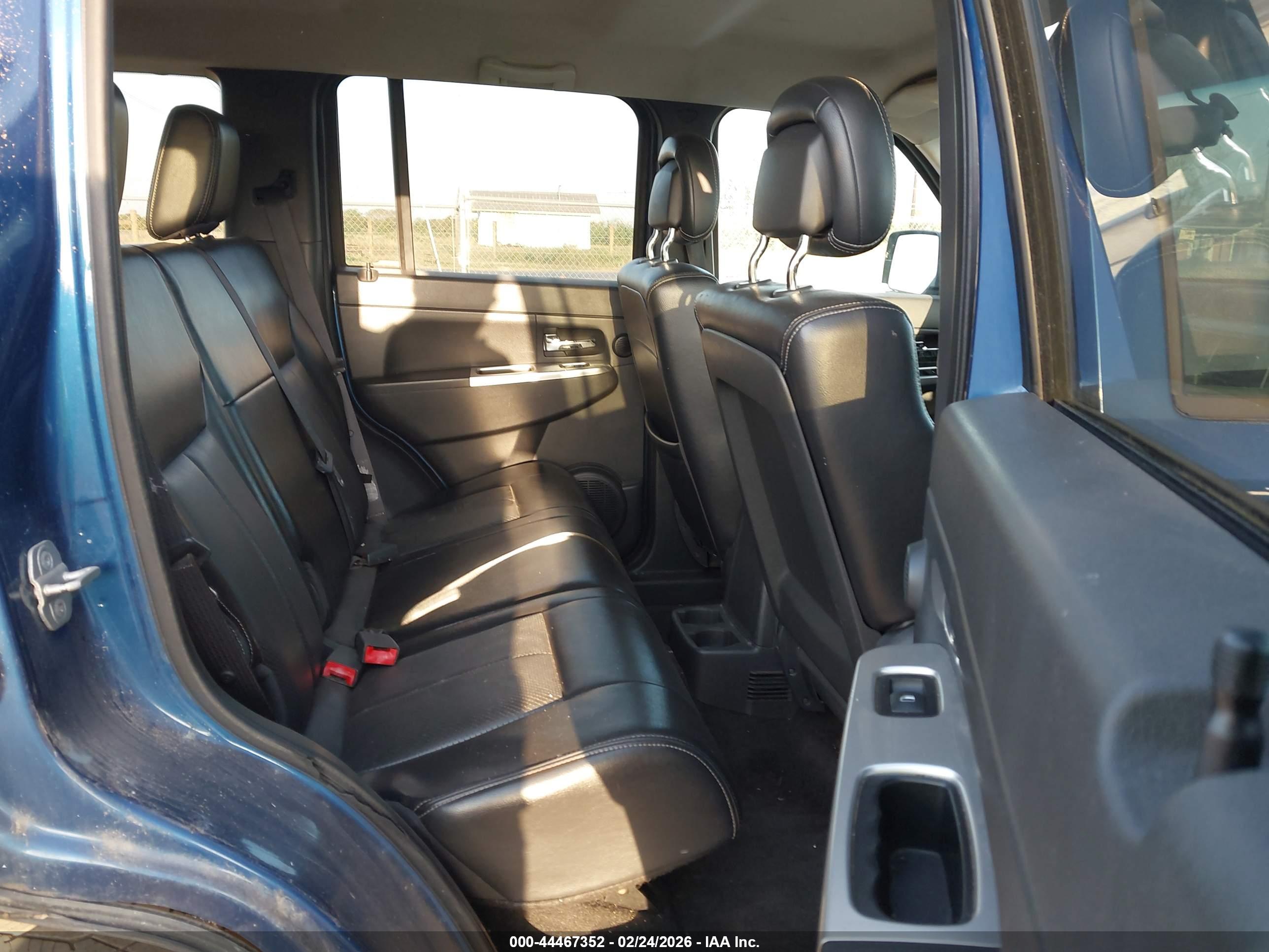 JEEP LIBERTY image 8