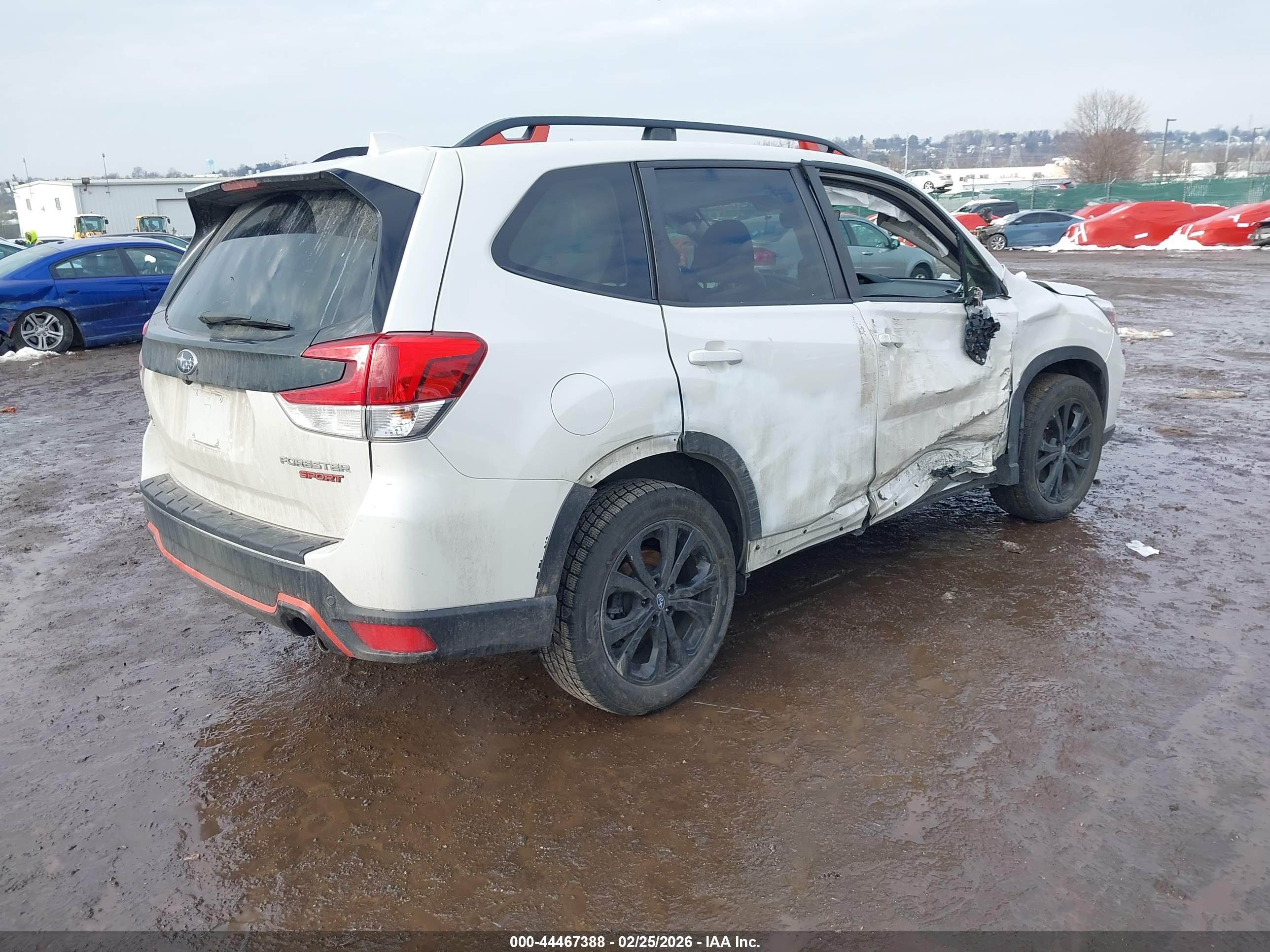 SUBARU FORESTER image 4