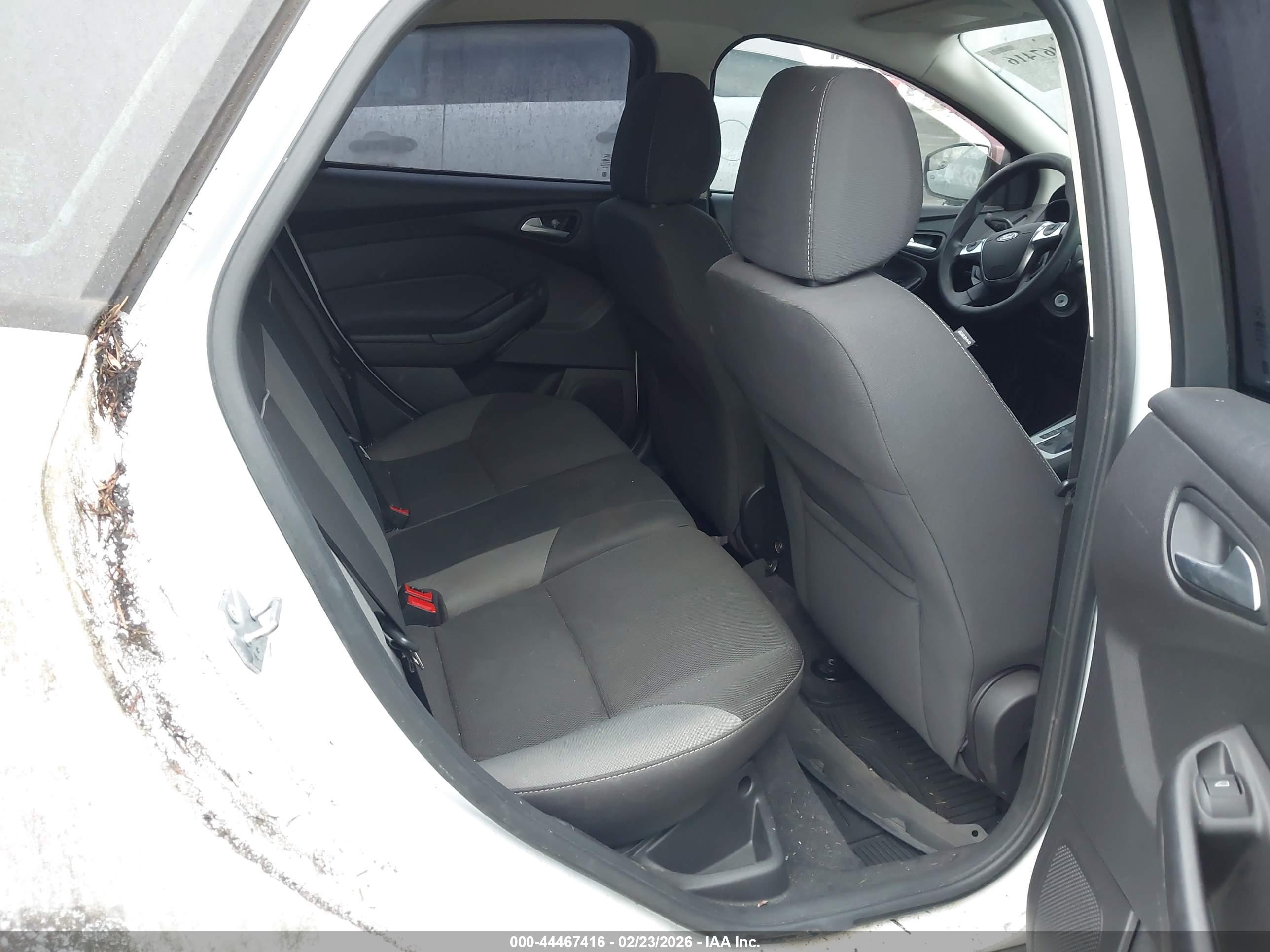 FORD FOCUS image 8