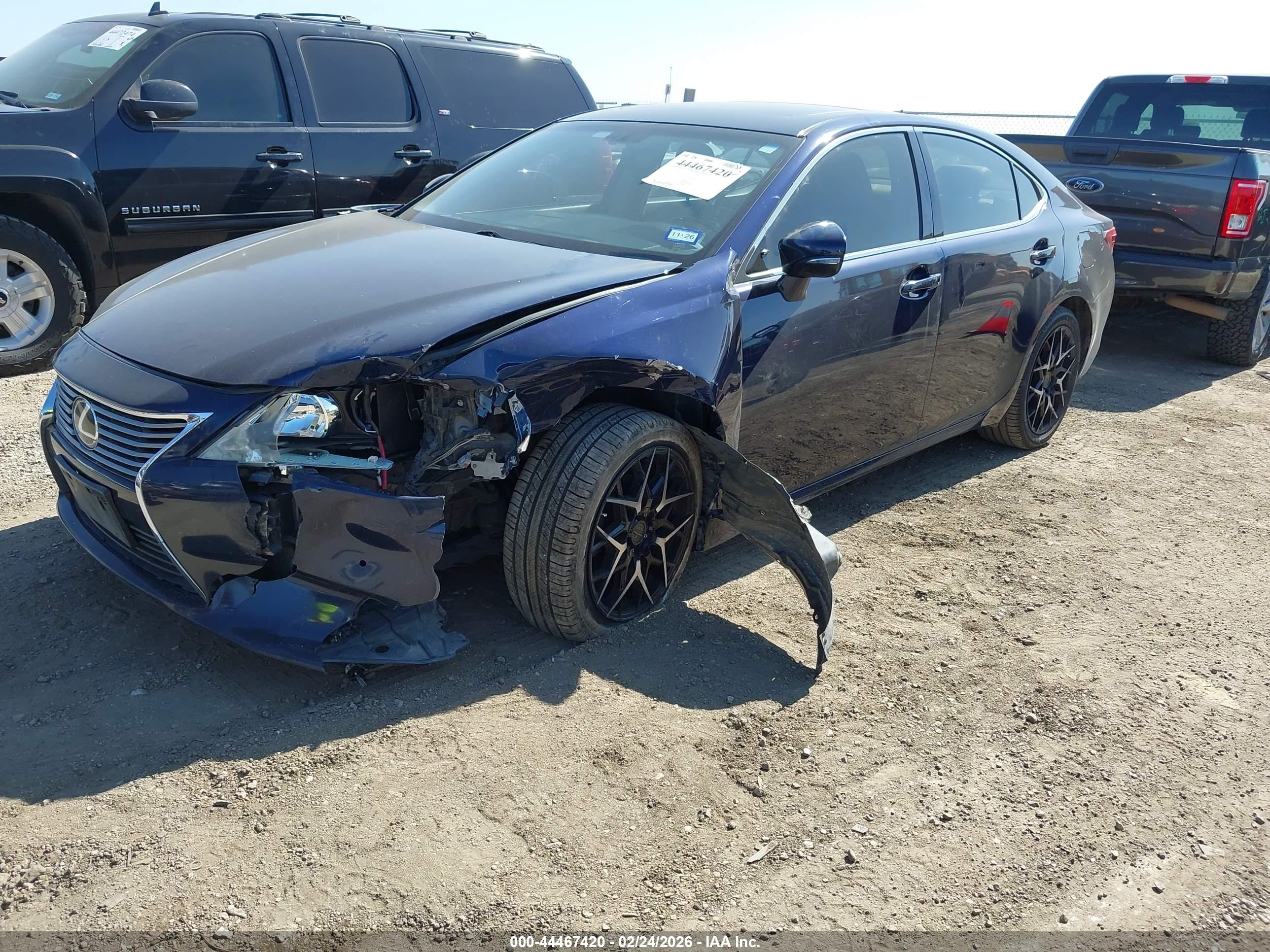 LEXUS ES image 2