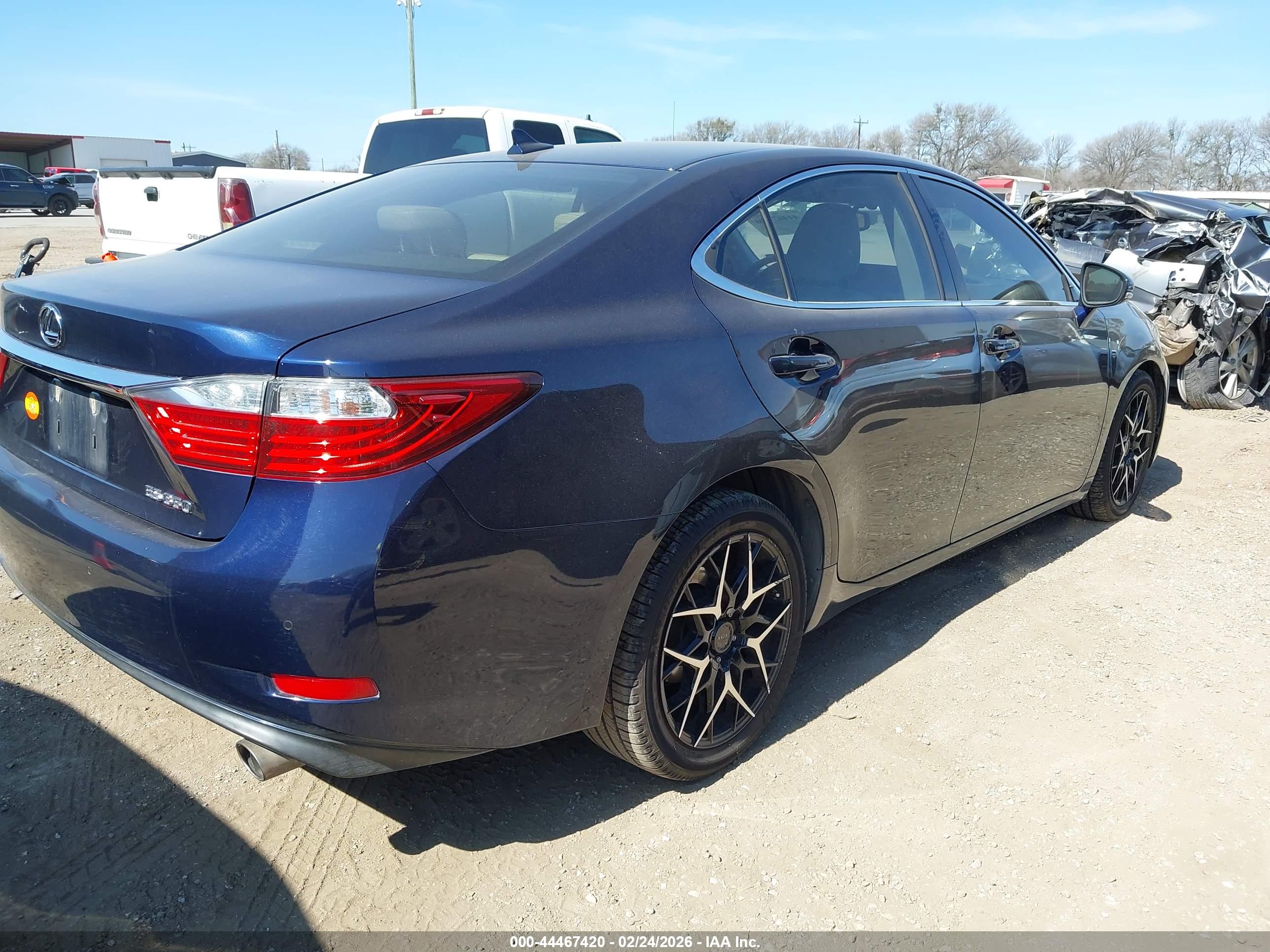 LEXUS ES image 4