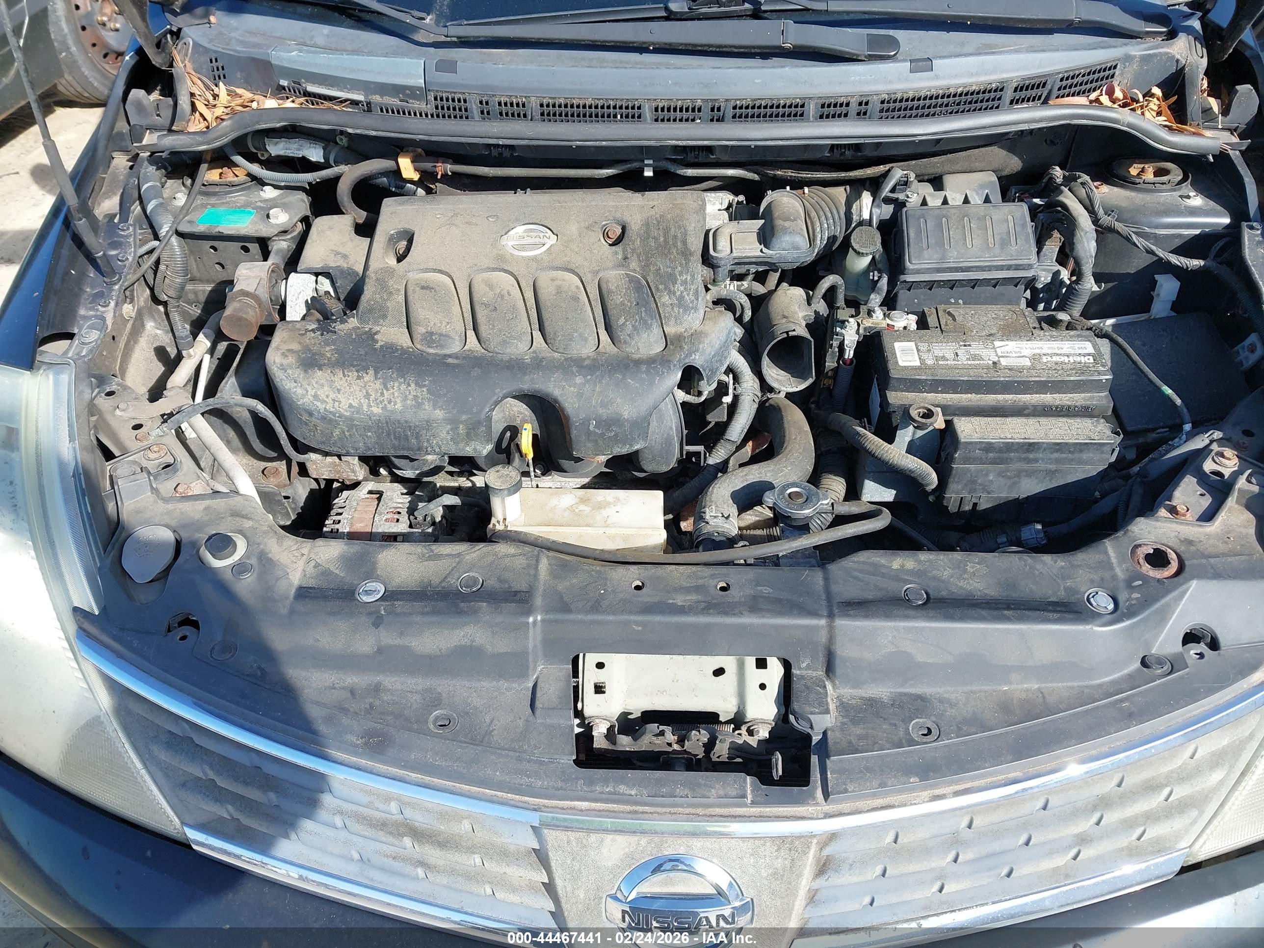NISSAN VERSA image 10