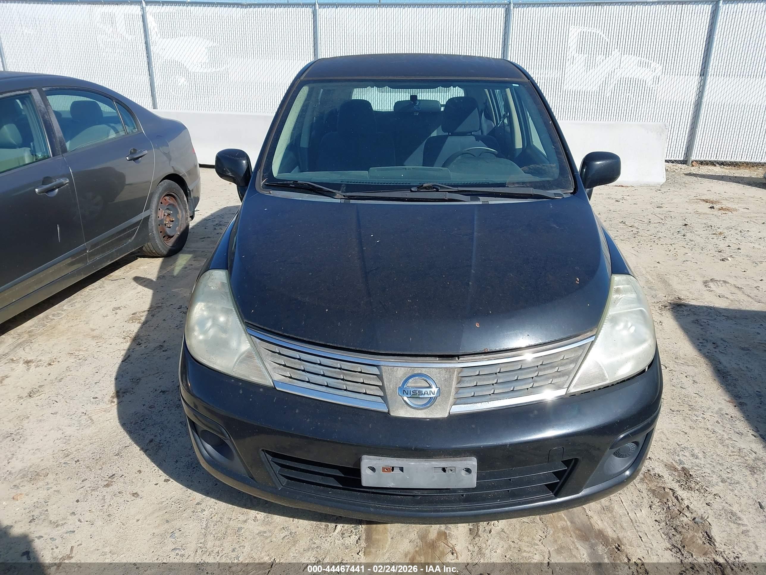 NISSAN VERSA image 6