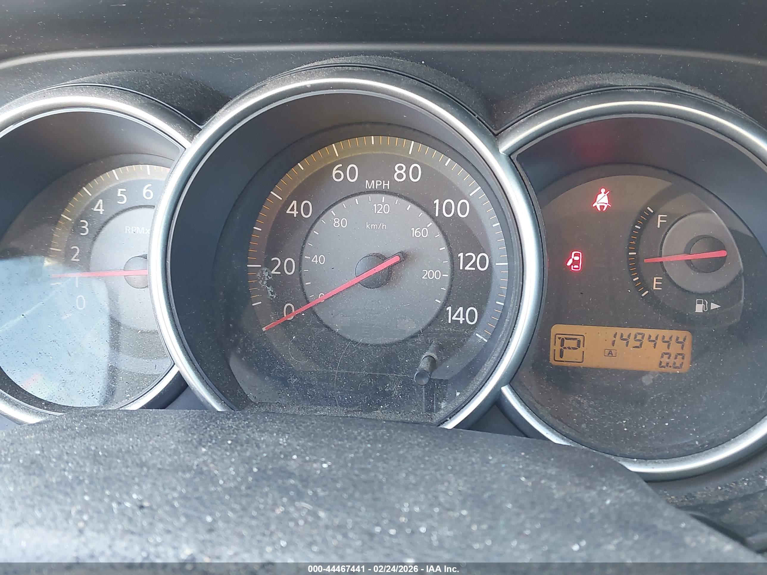 NISSAN VERSA image 7
