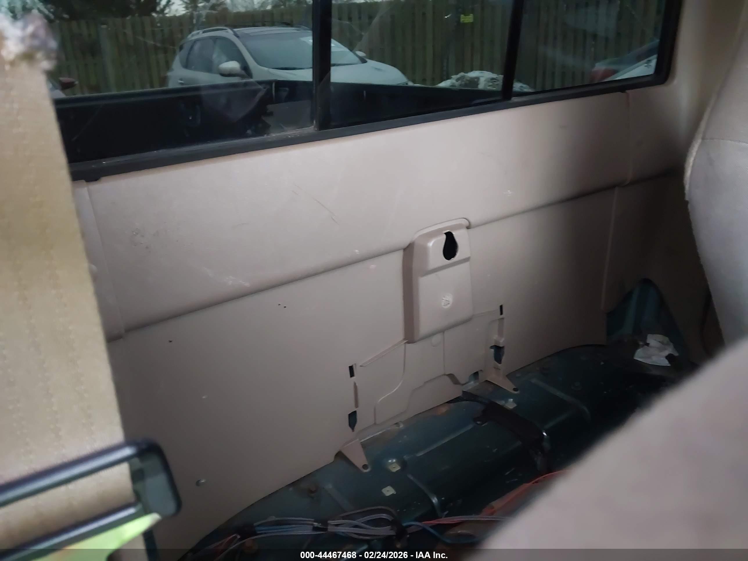 MAZDA B4000 image 8