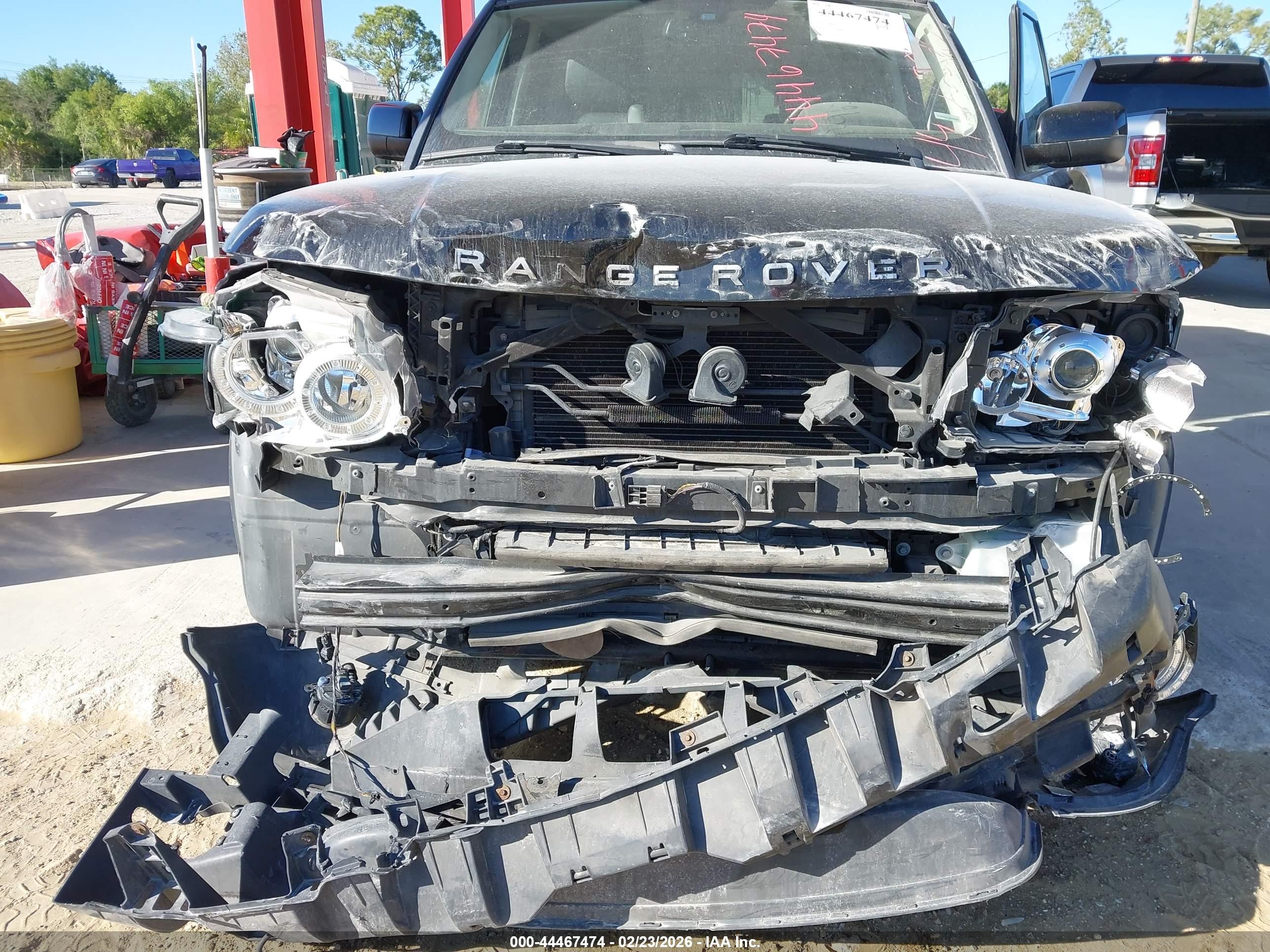 LAND ROVER image 6