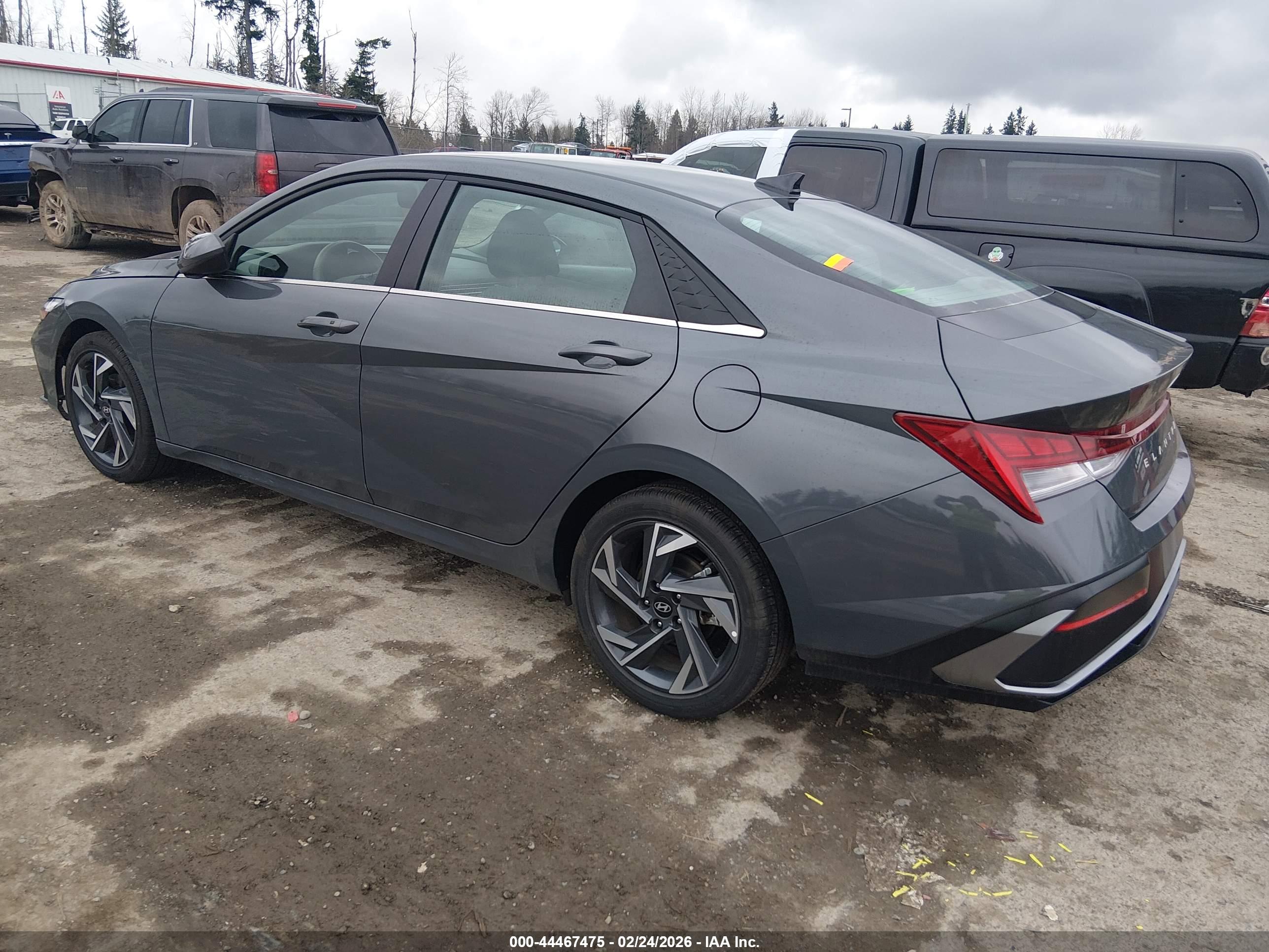 HYUNDAI ELANTRA image 3