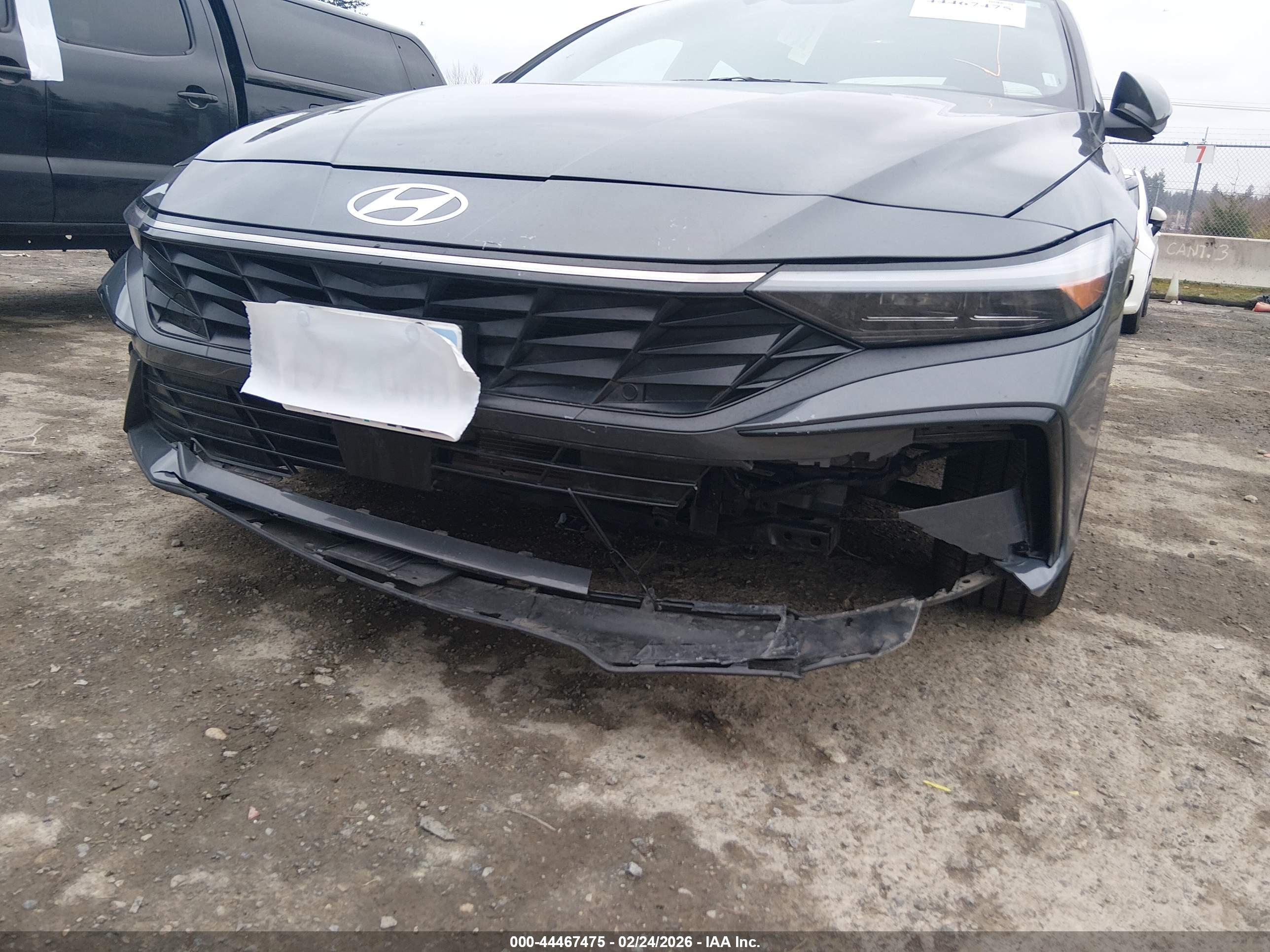 HYUNDAI ELANTRA image 6