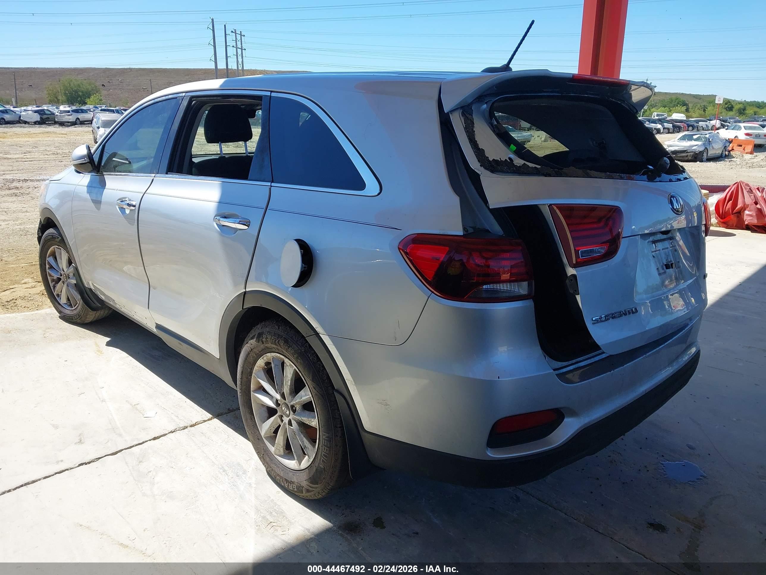 KIA SORENTO image 3
