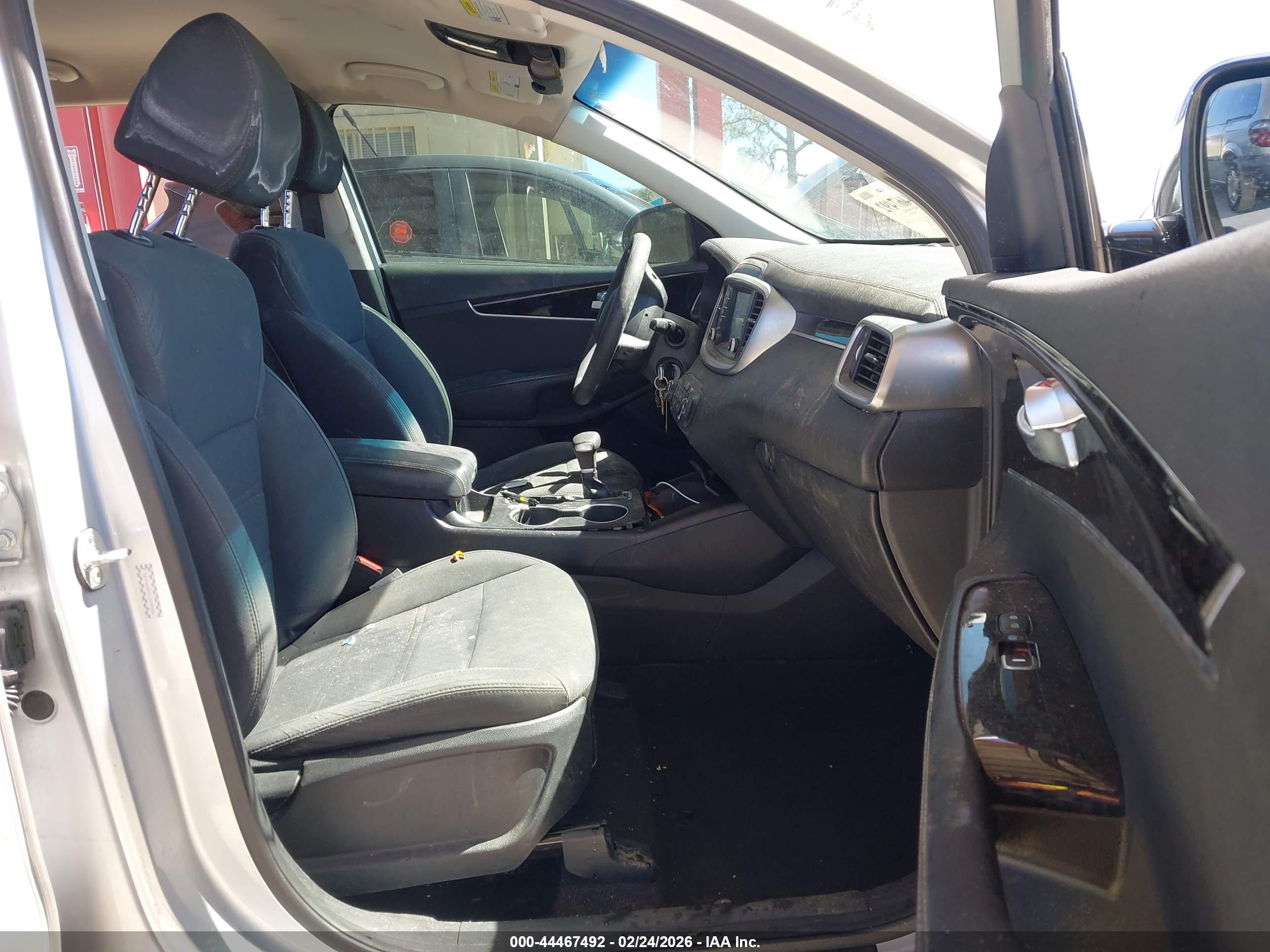KIA SORENTO image 5