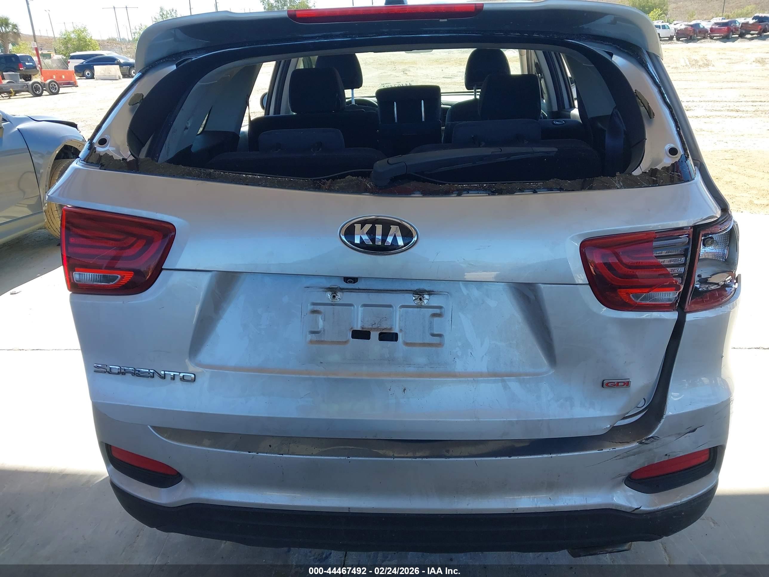 KIA SORENTO image 6