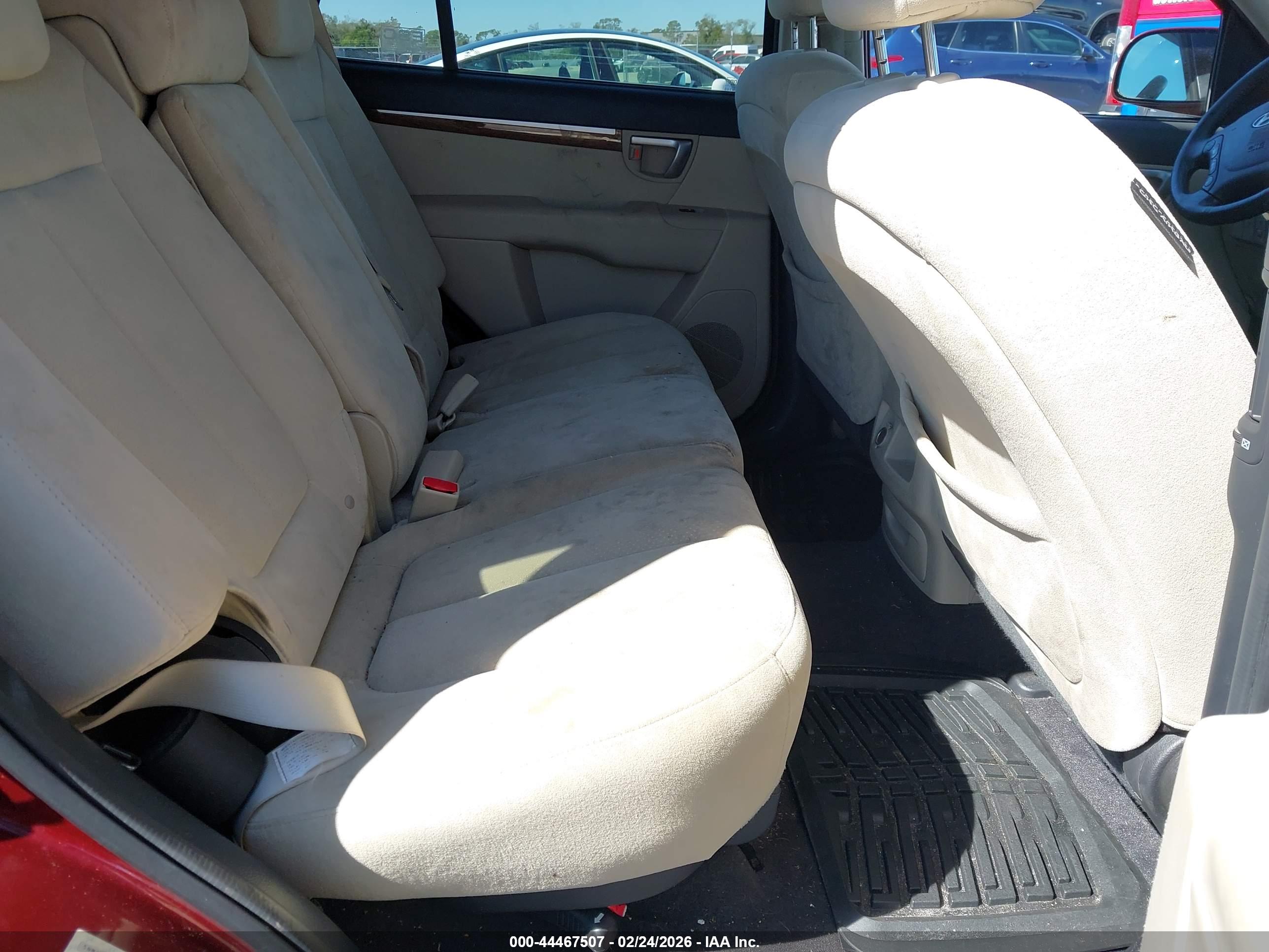 HYUNDAI SANTA image 8