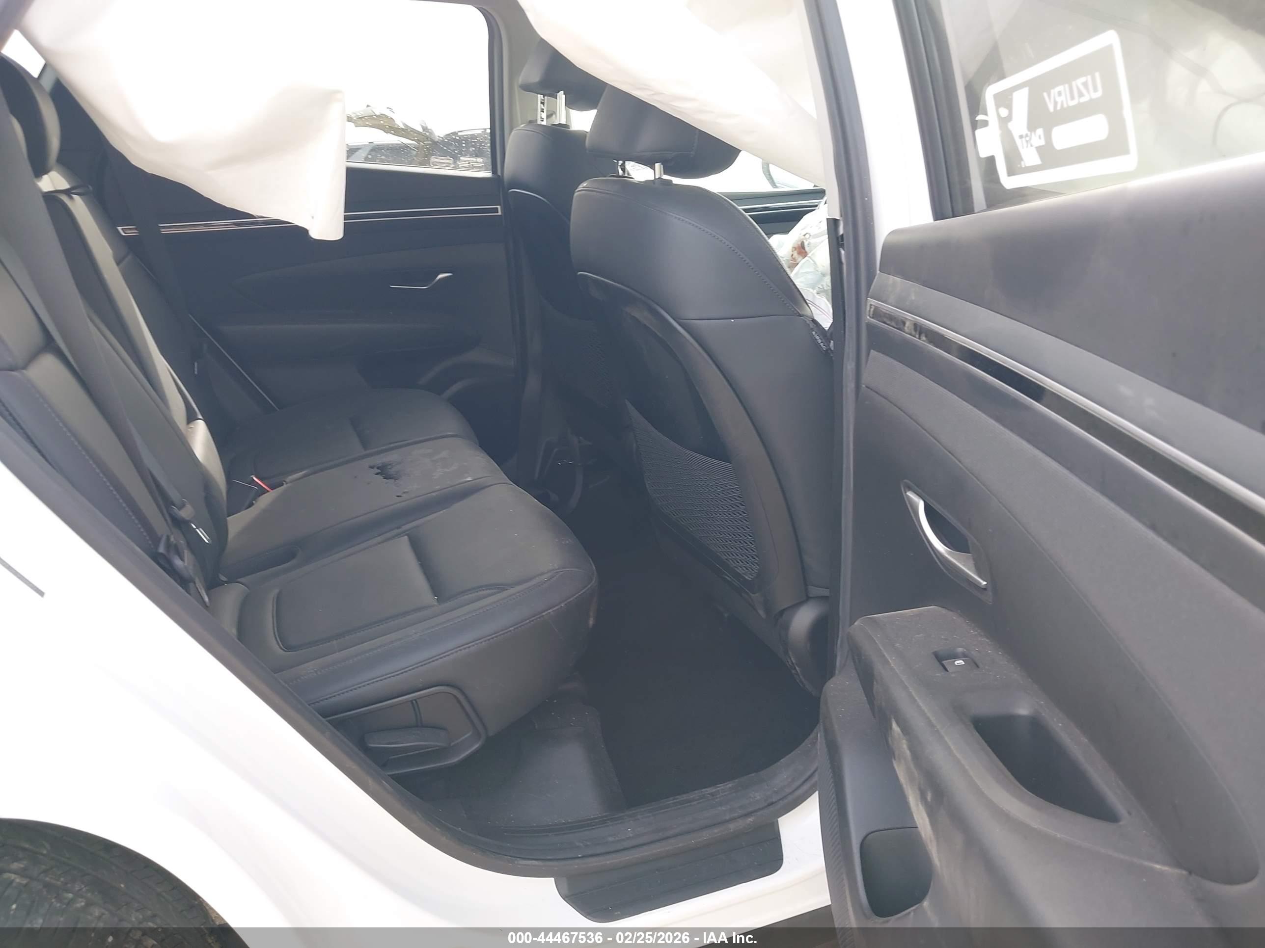 HYUNDAI TUCSON image 8