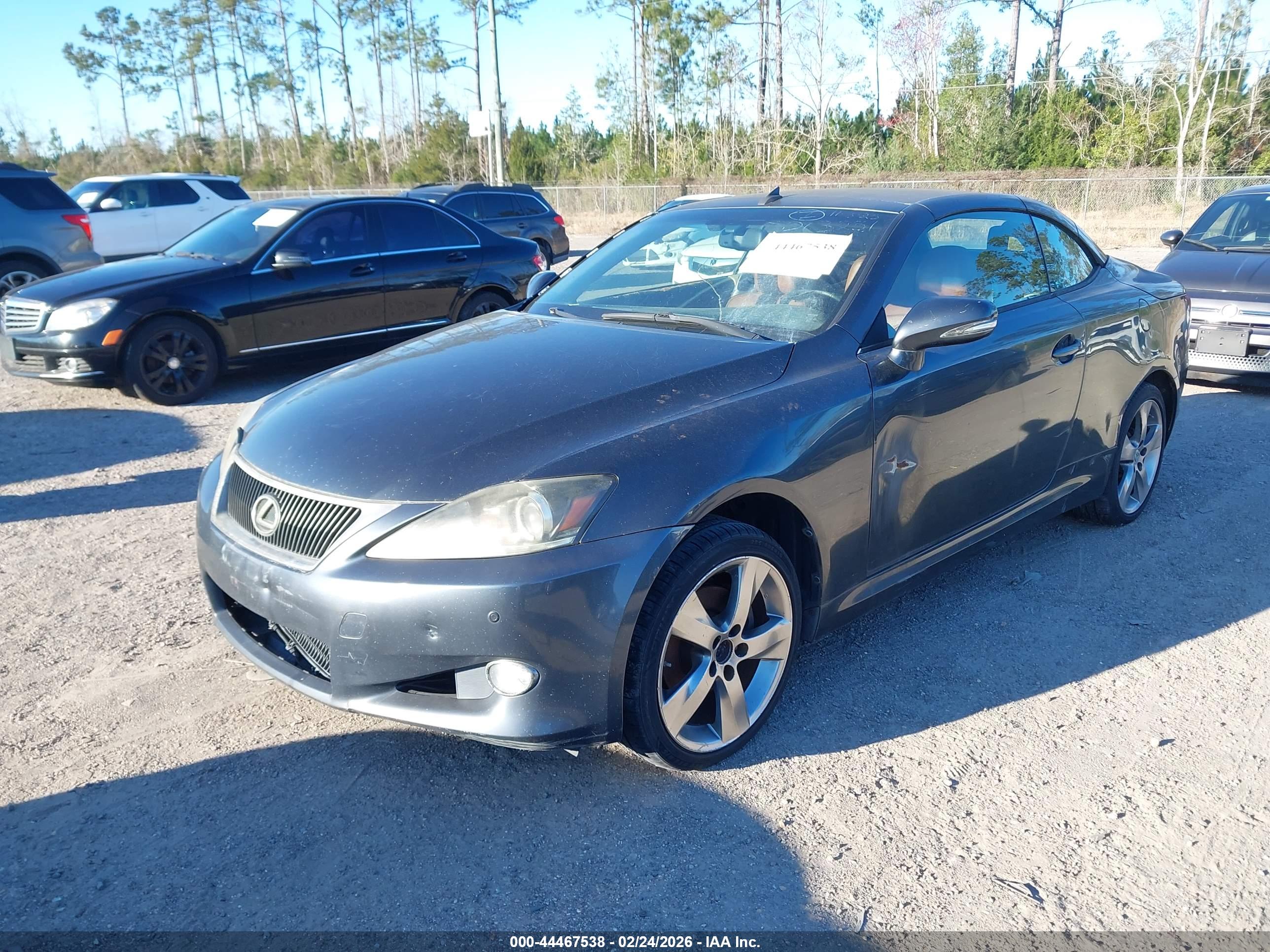 LEXUS IS image 2