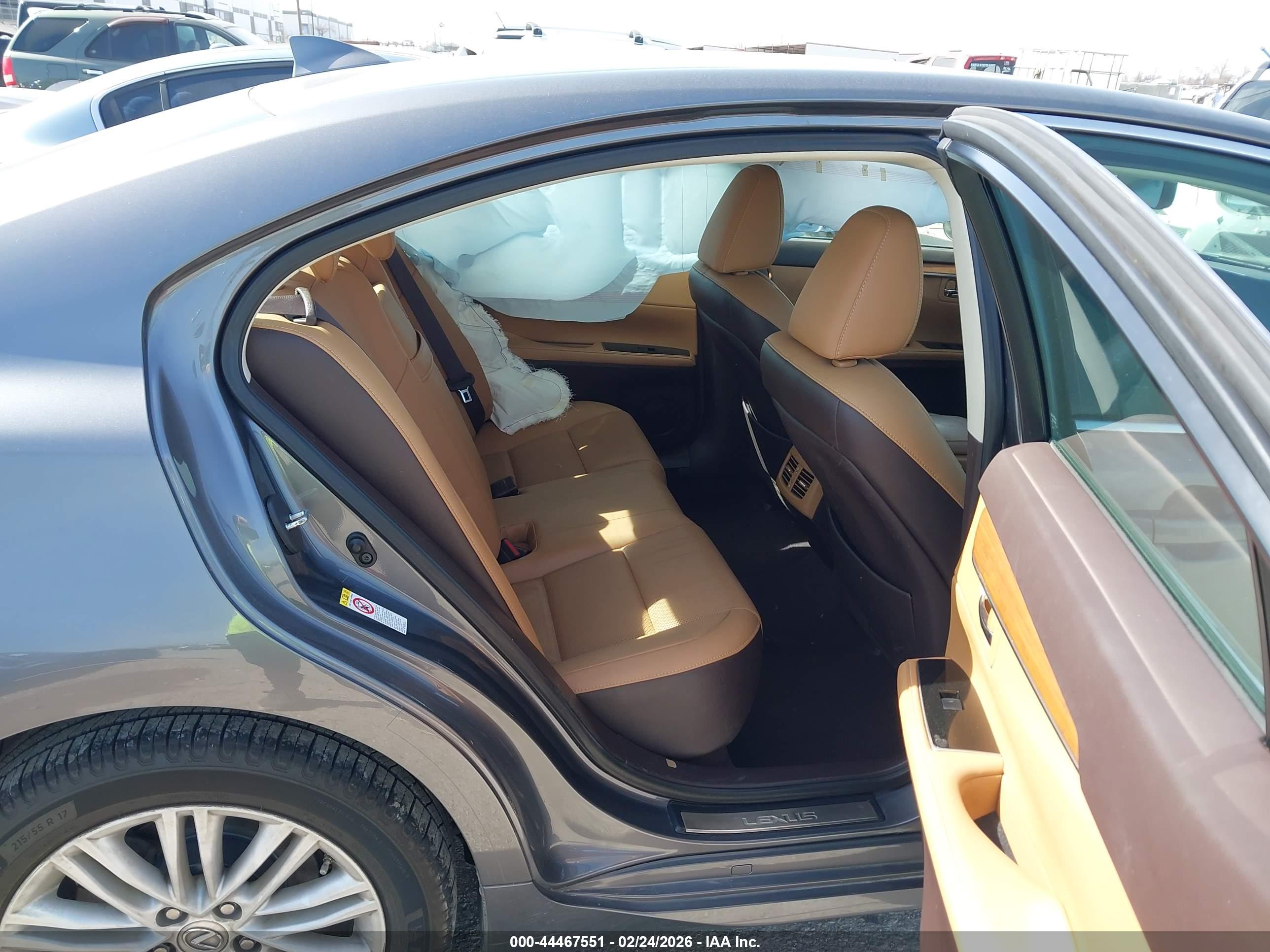 LEXUS ES image 8