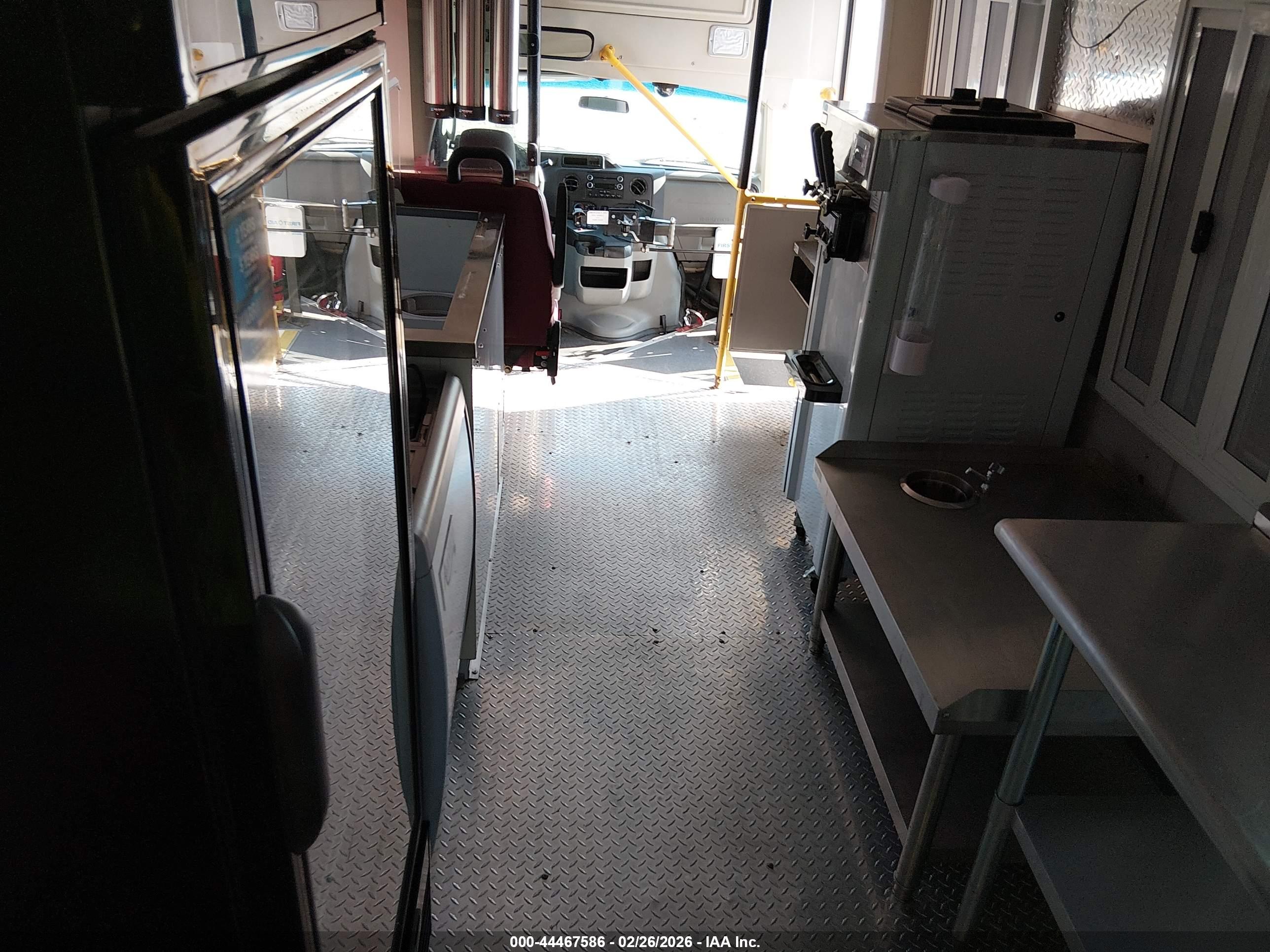 FORD BUS image 7
