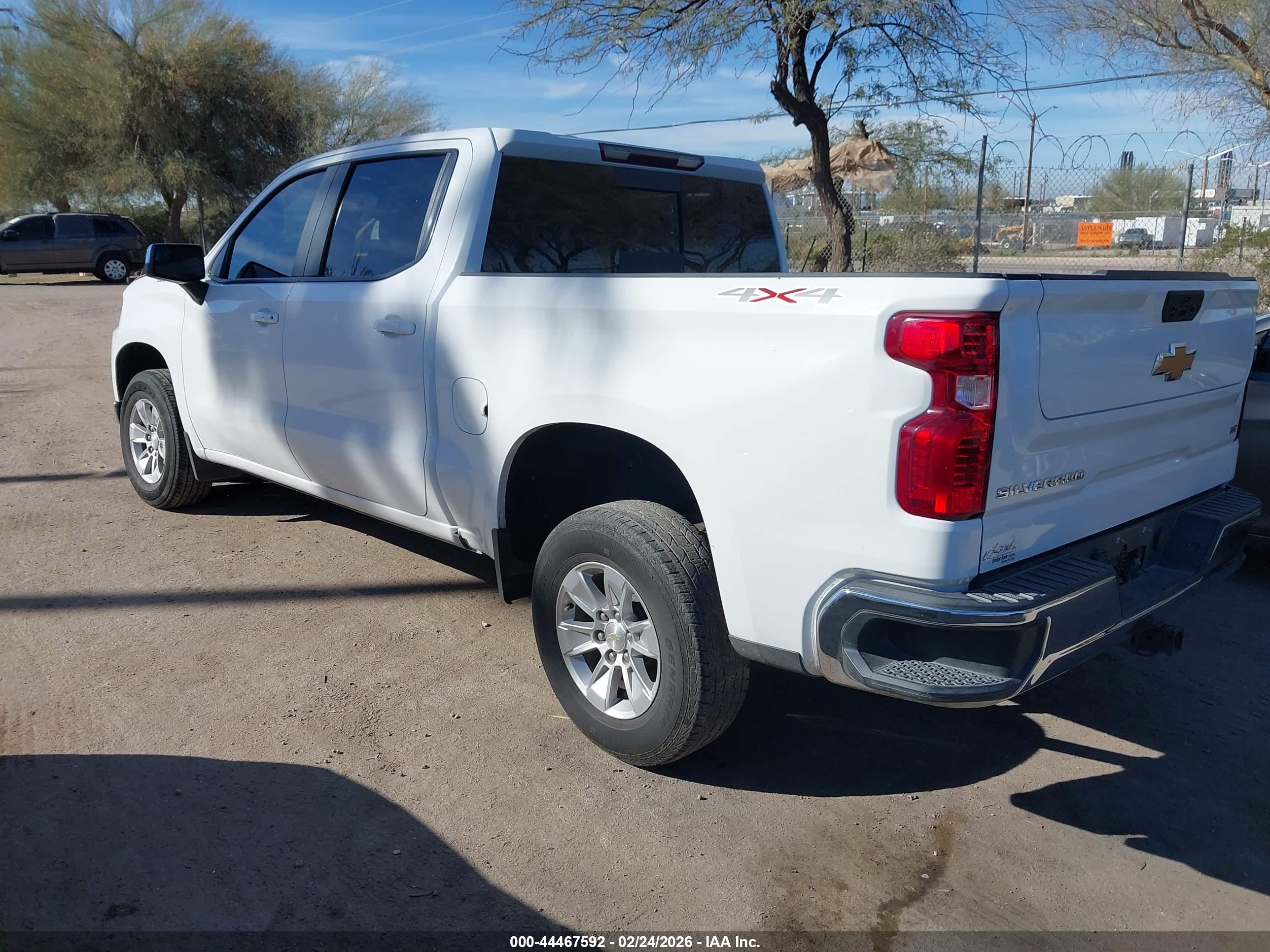CHEVROLET SILVERADO image 3