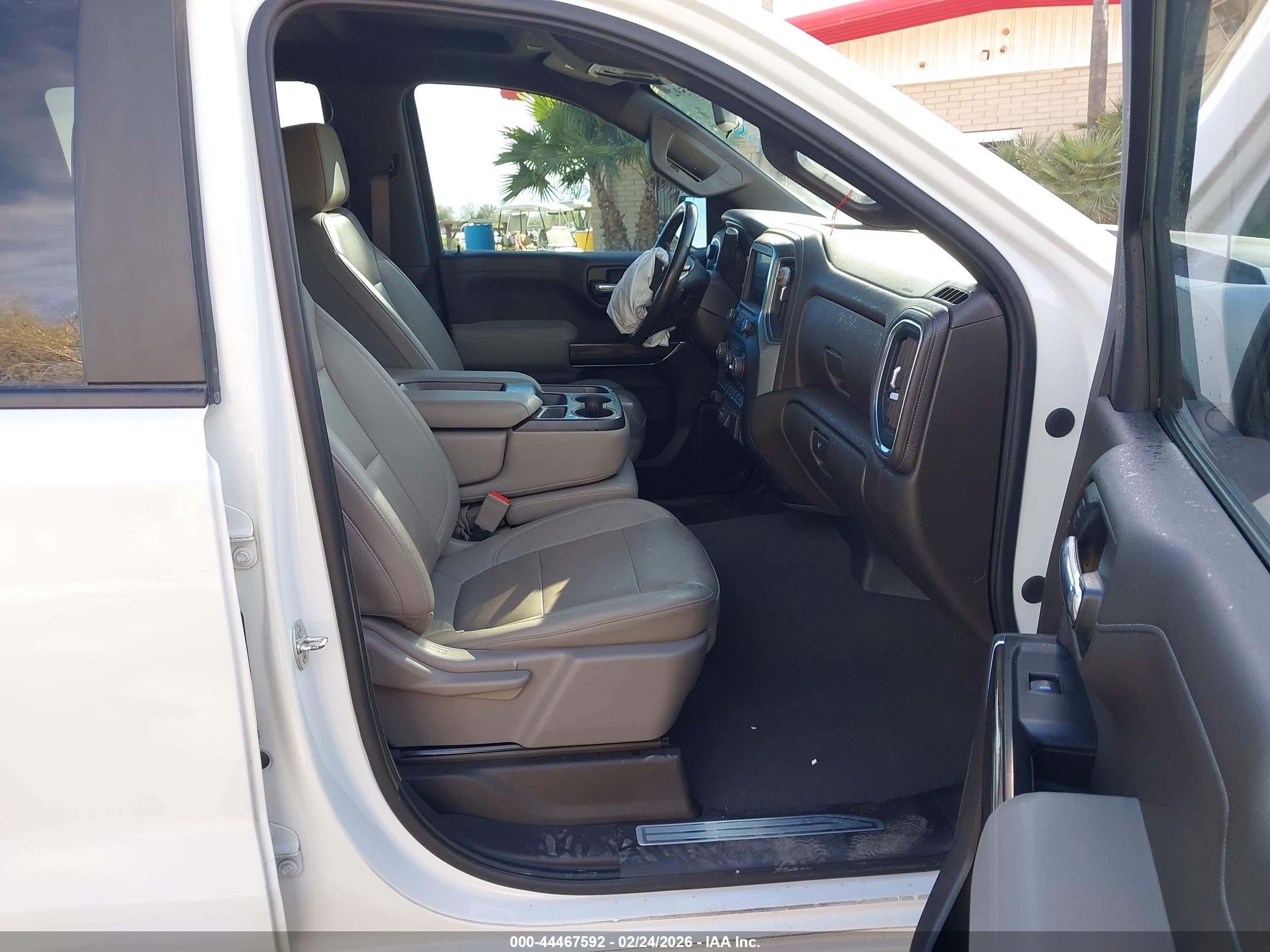 CHEVROLET SILVERADO image 5