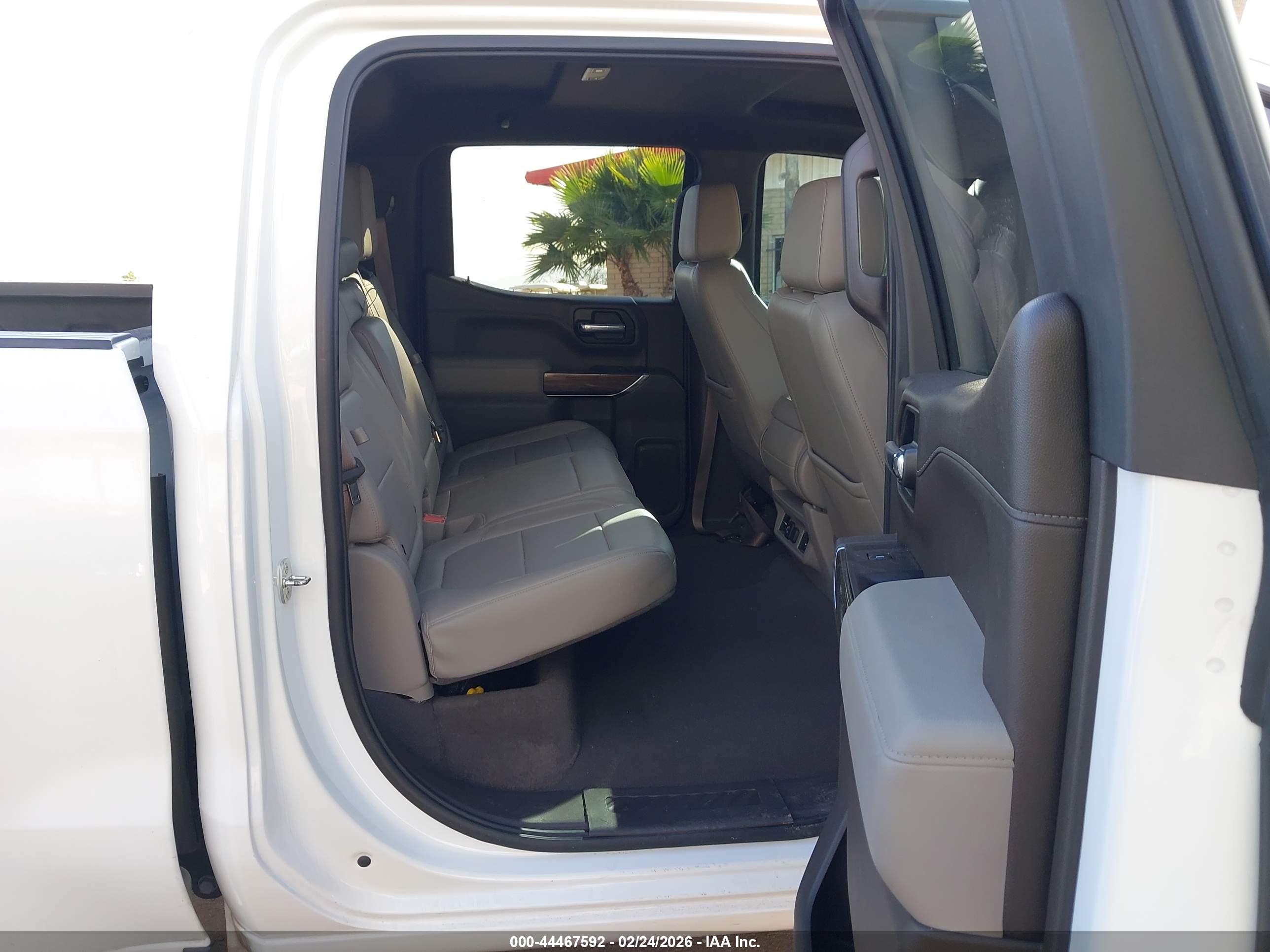 CHEVROLET SILVERADO image 8
