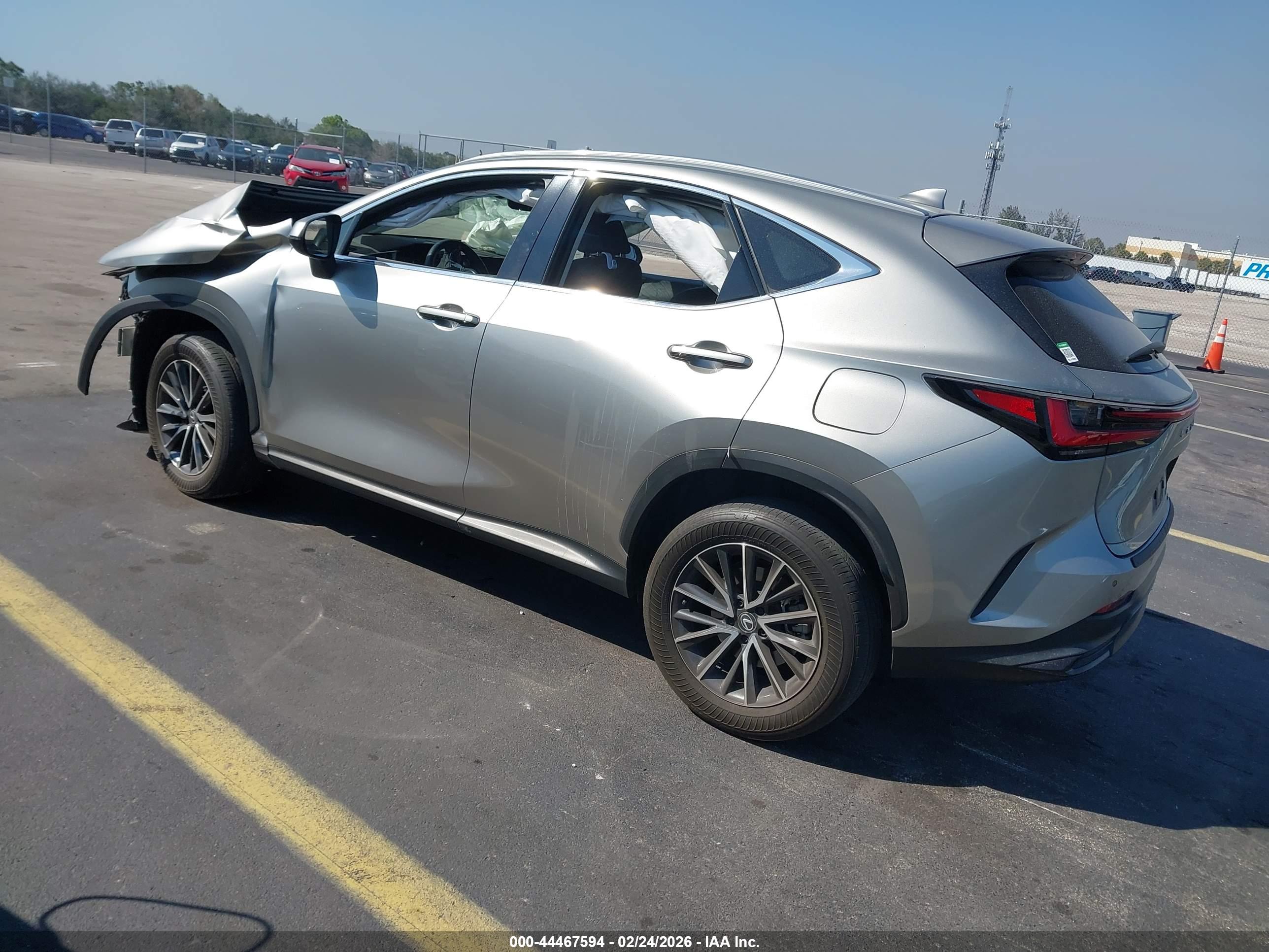 LEXUS NX image 3