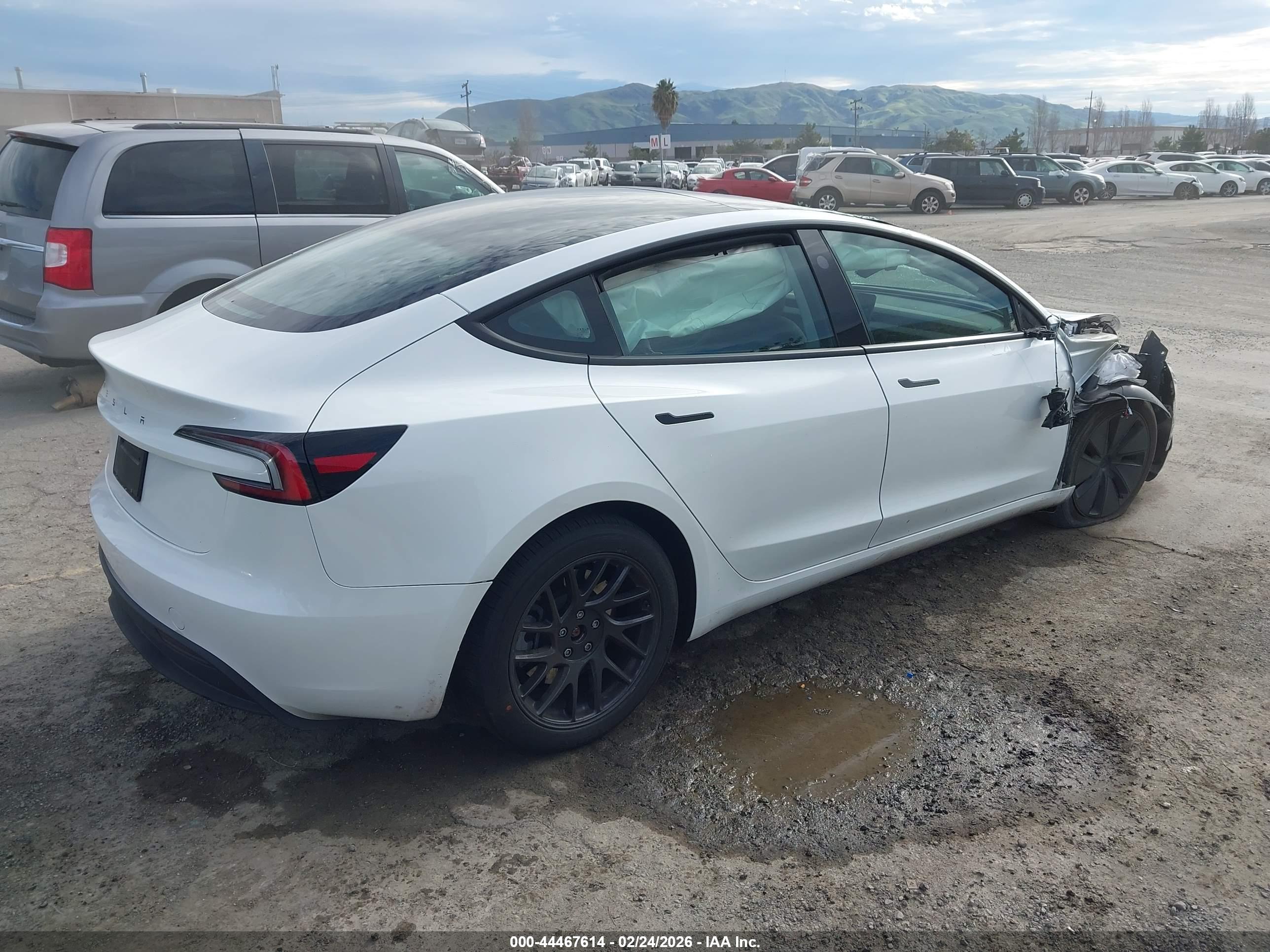 TESLA MODEL image 4