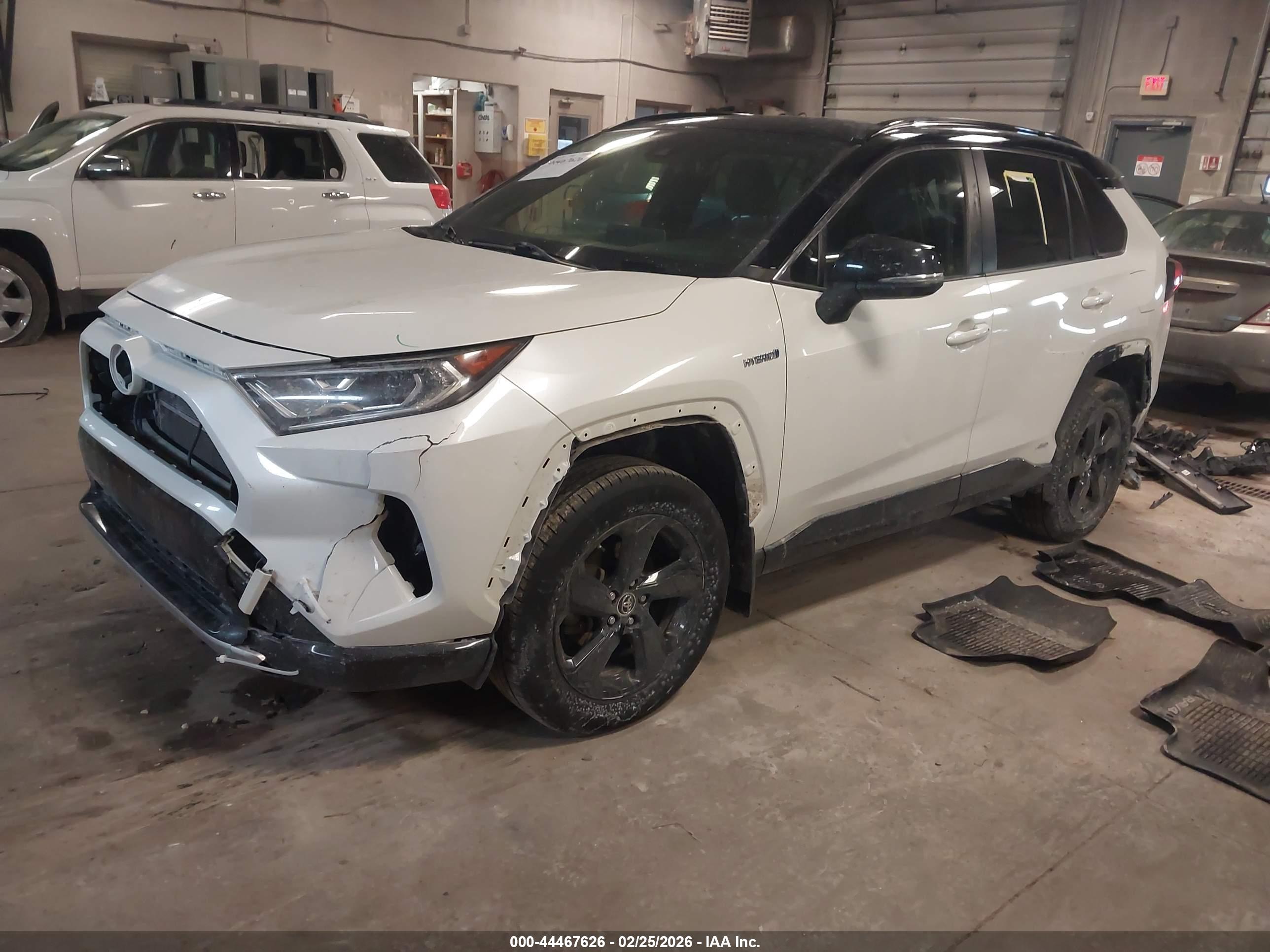 TOYOTA RAV4 image 2
