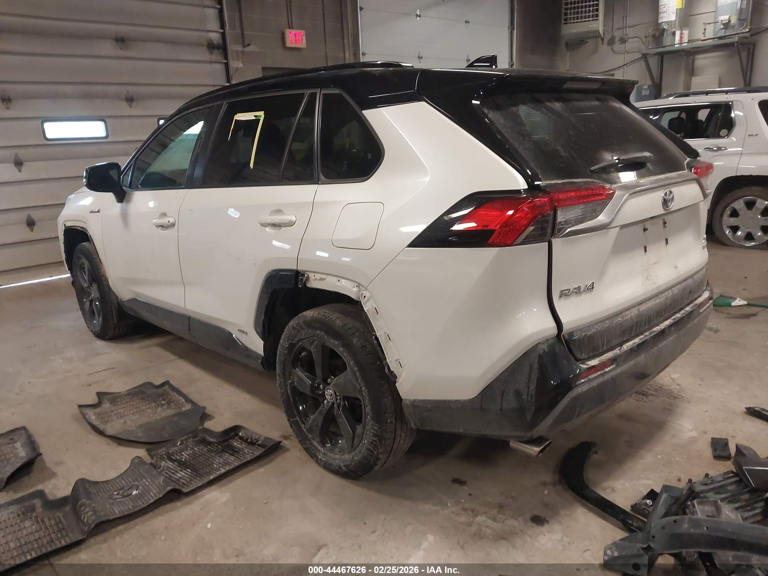 TOYOTA RAV4 image 3