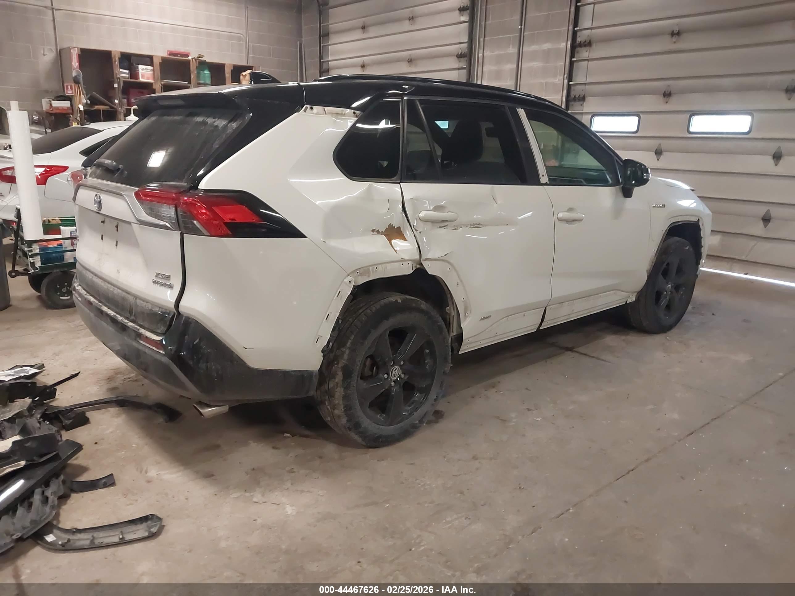 TOYOTA RAV4 image 4