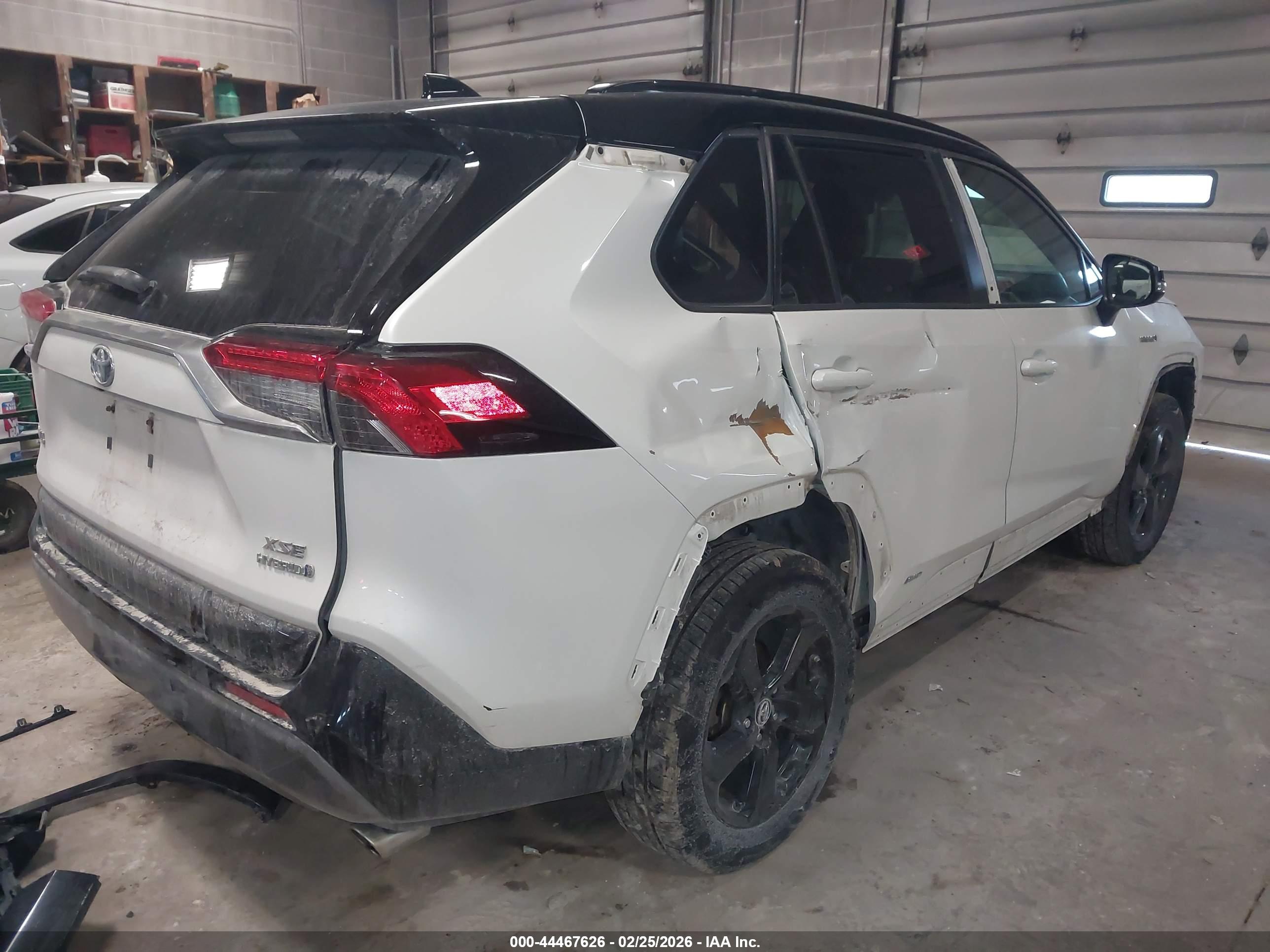 TOYOTA RAV4 image 6