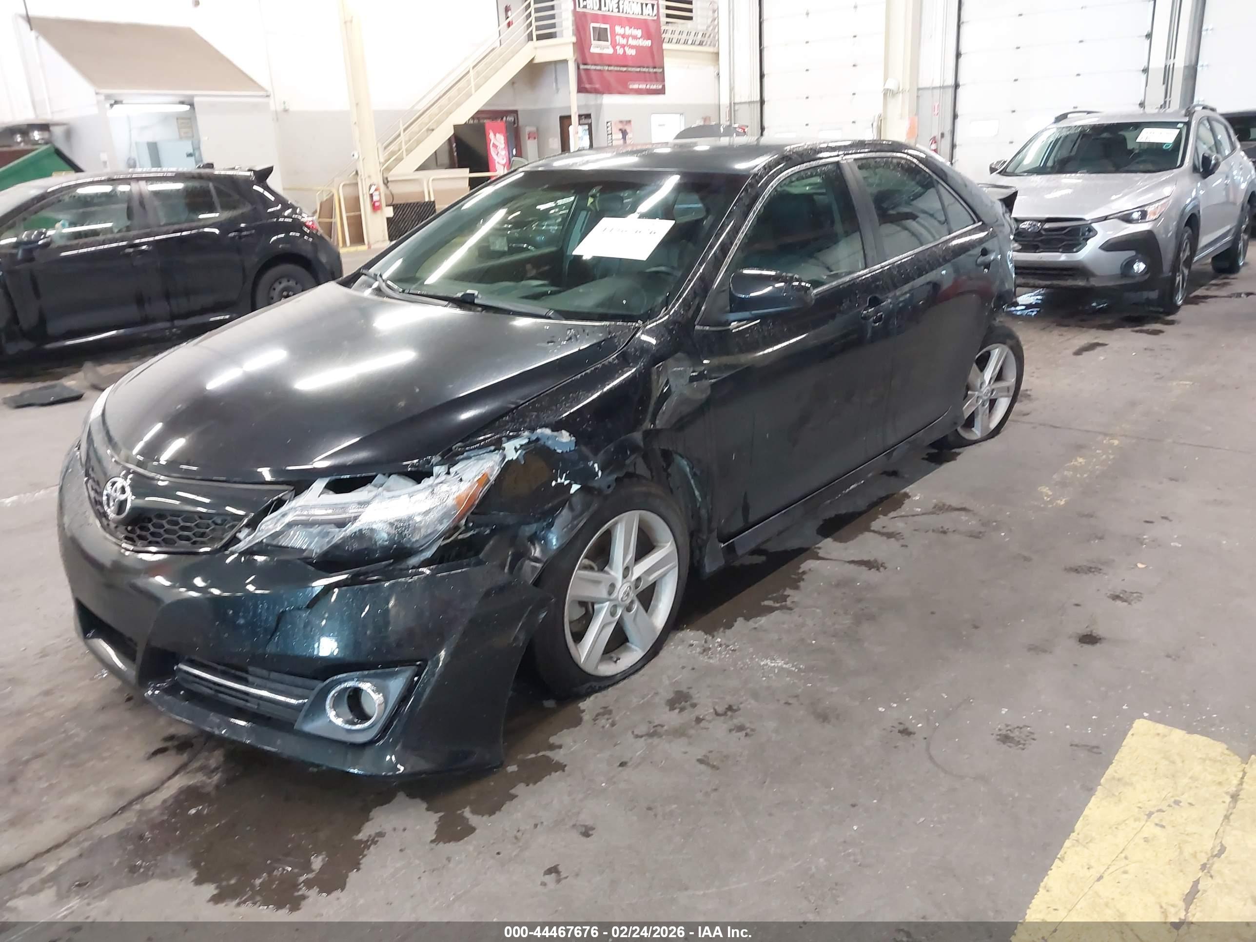 TOYOTA CAMRY image 2