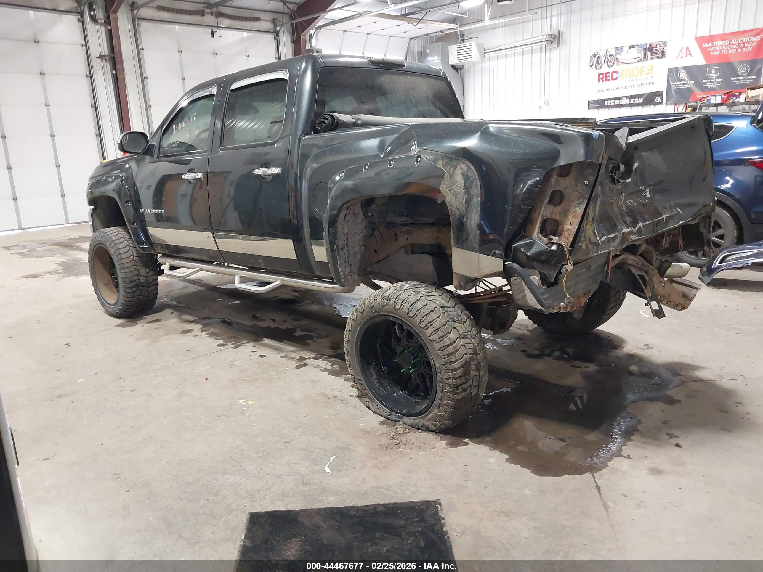 CHEVROLET SILVERADO image 3