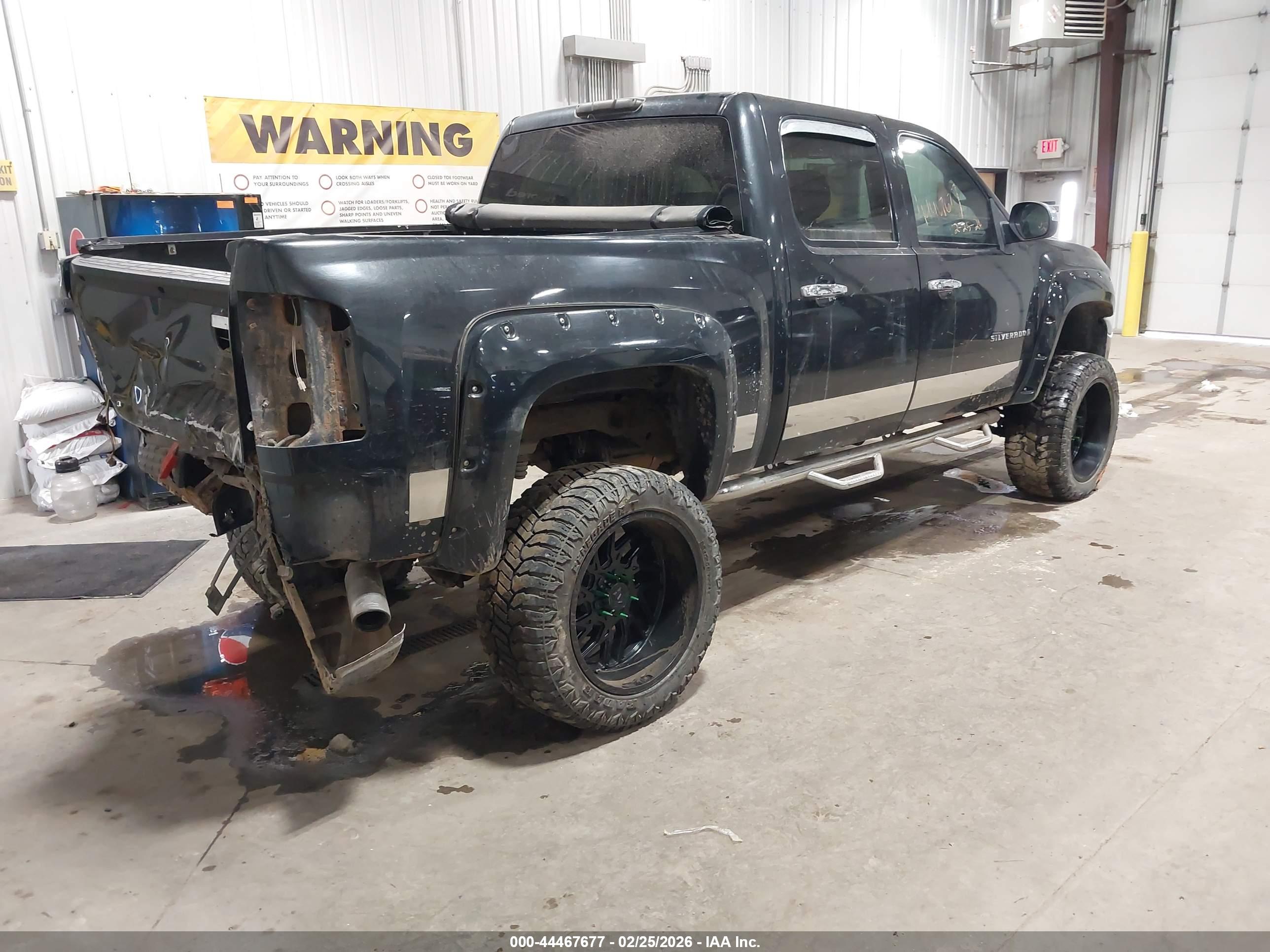 CHEVROLET SILVERADO image 4
