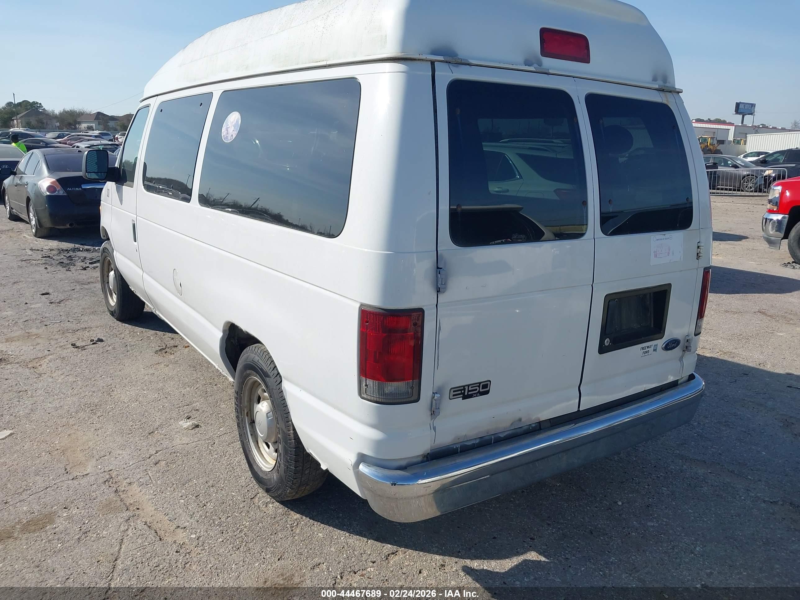 FORD E-150 image 3