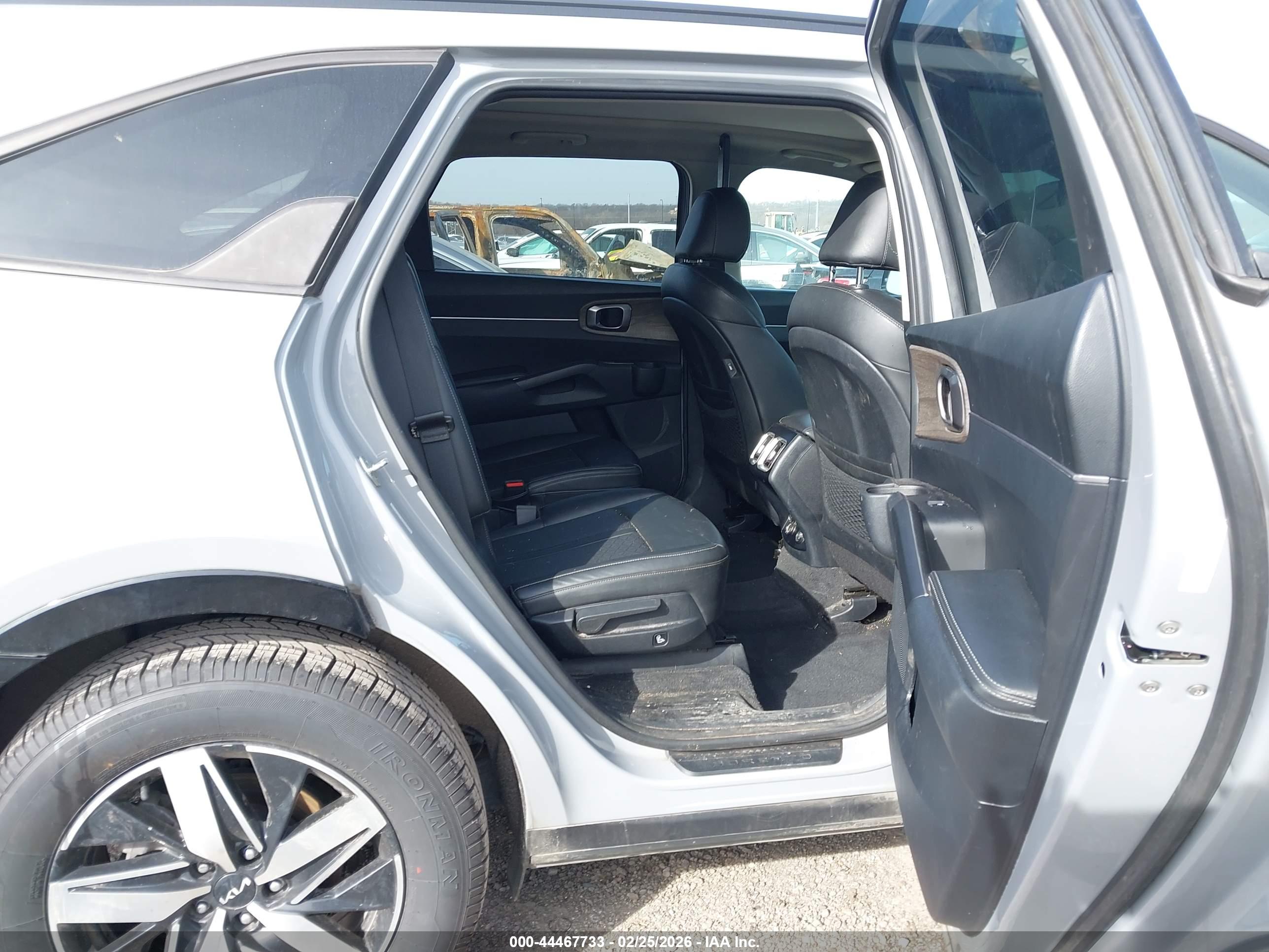 KIA SORENTO image 8