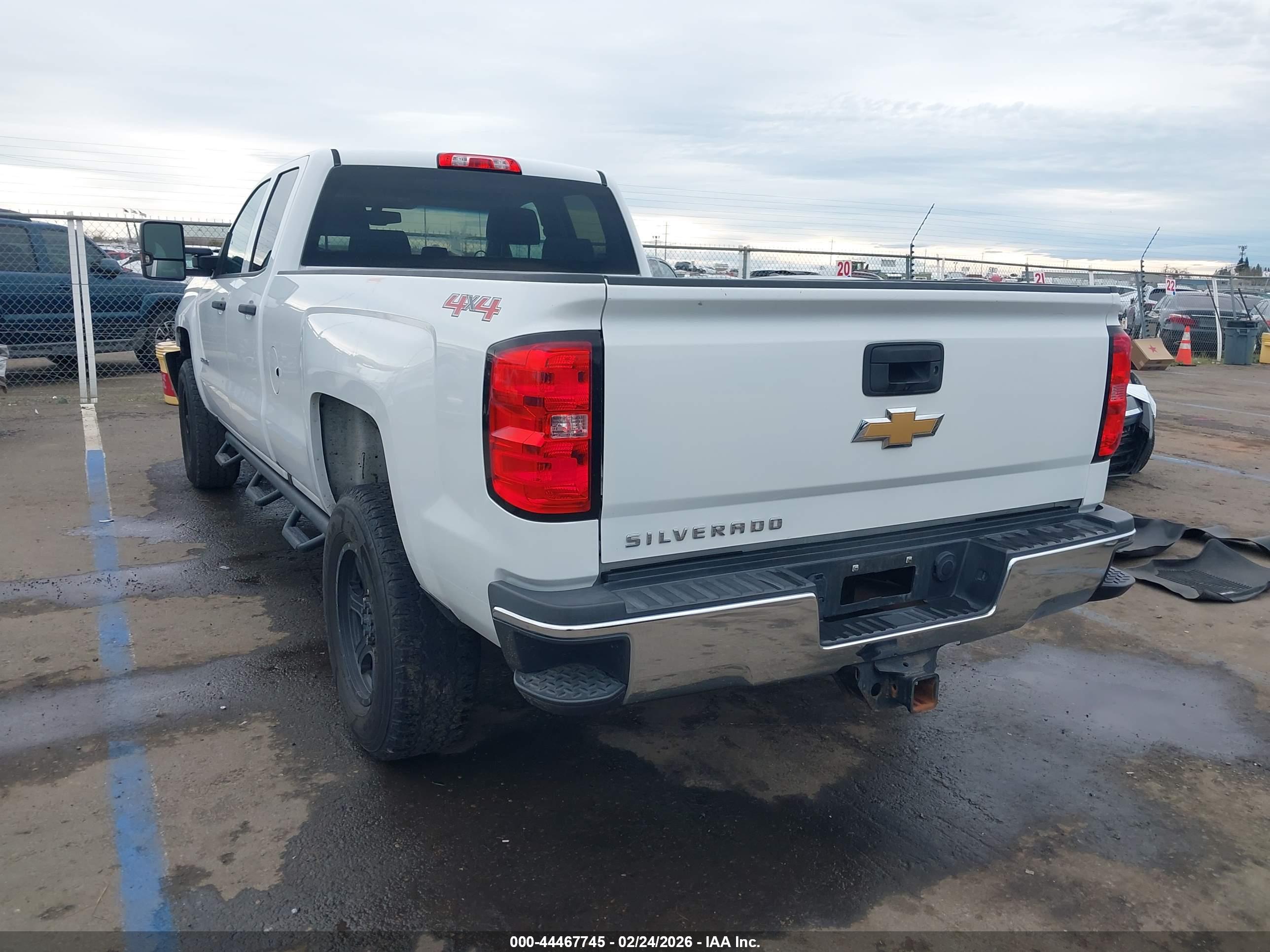 CHEVROLET SILVERADO image 3