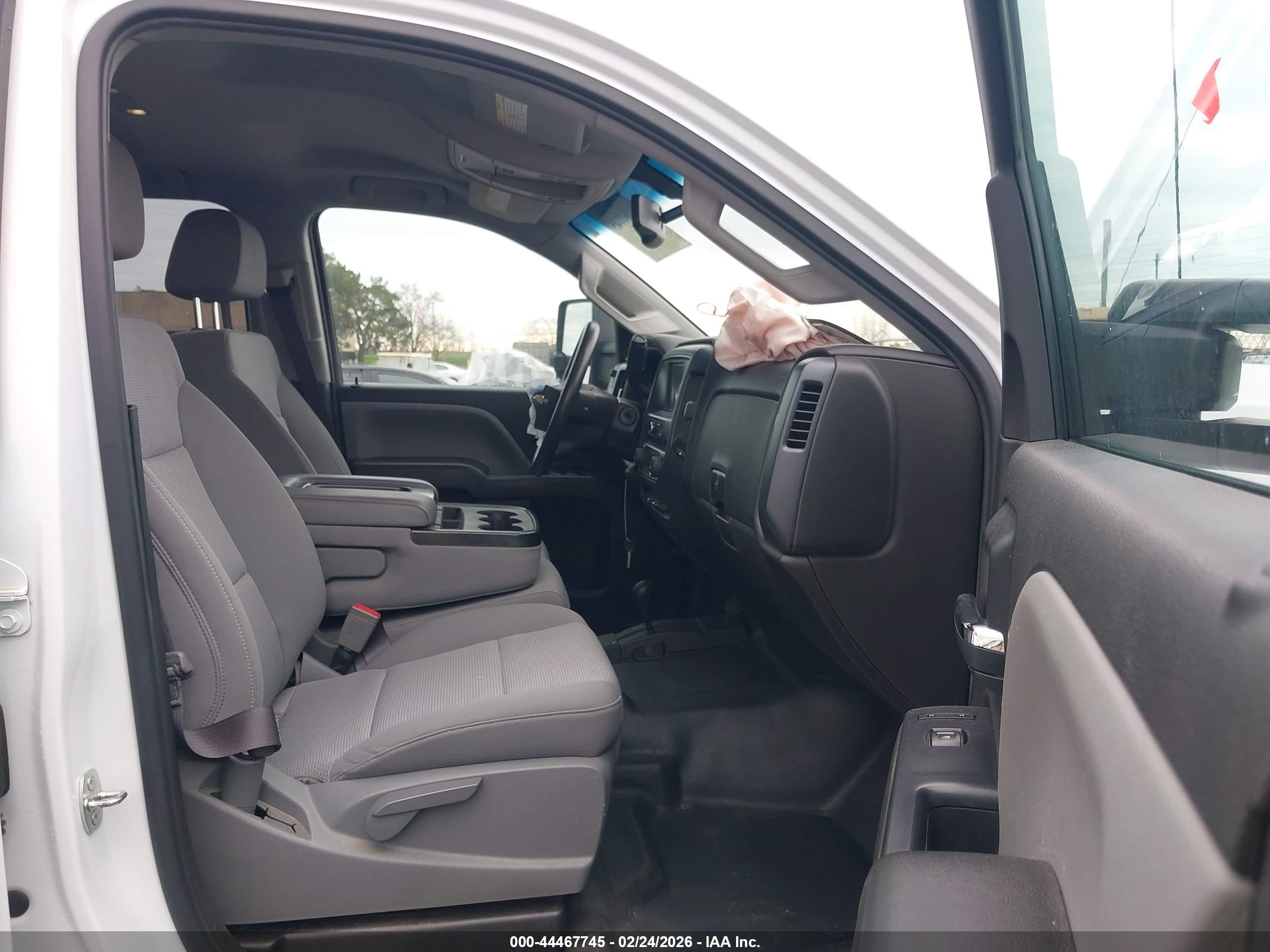 CHEVROLET SILVERADO image 5