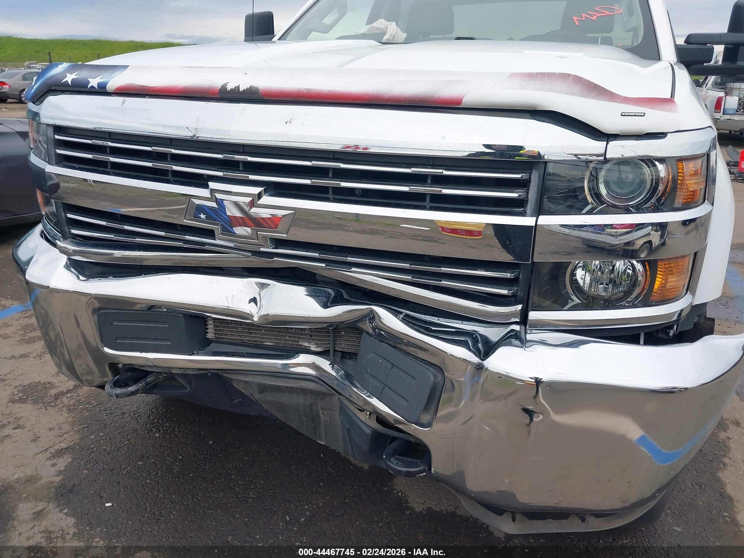 CHEVROLET SILVERADO image 6