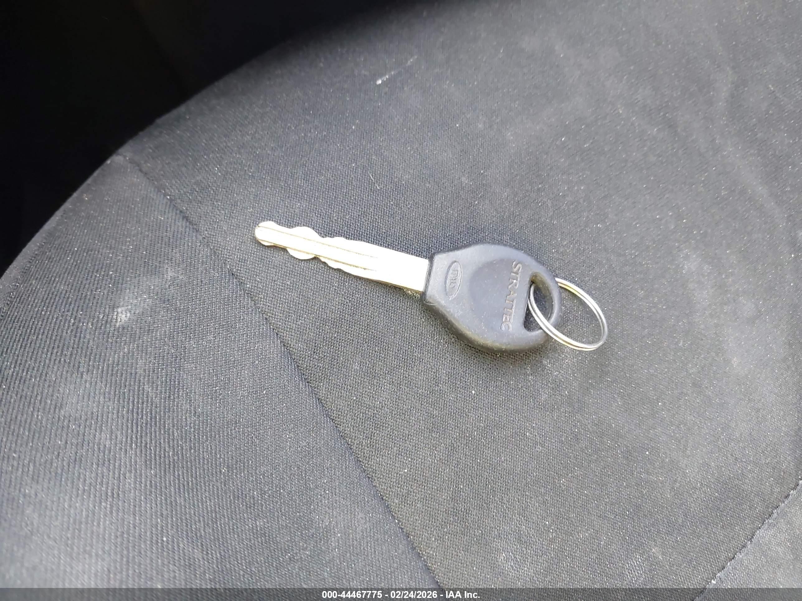 NISSAN VERSA image 11