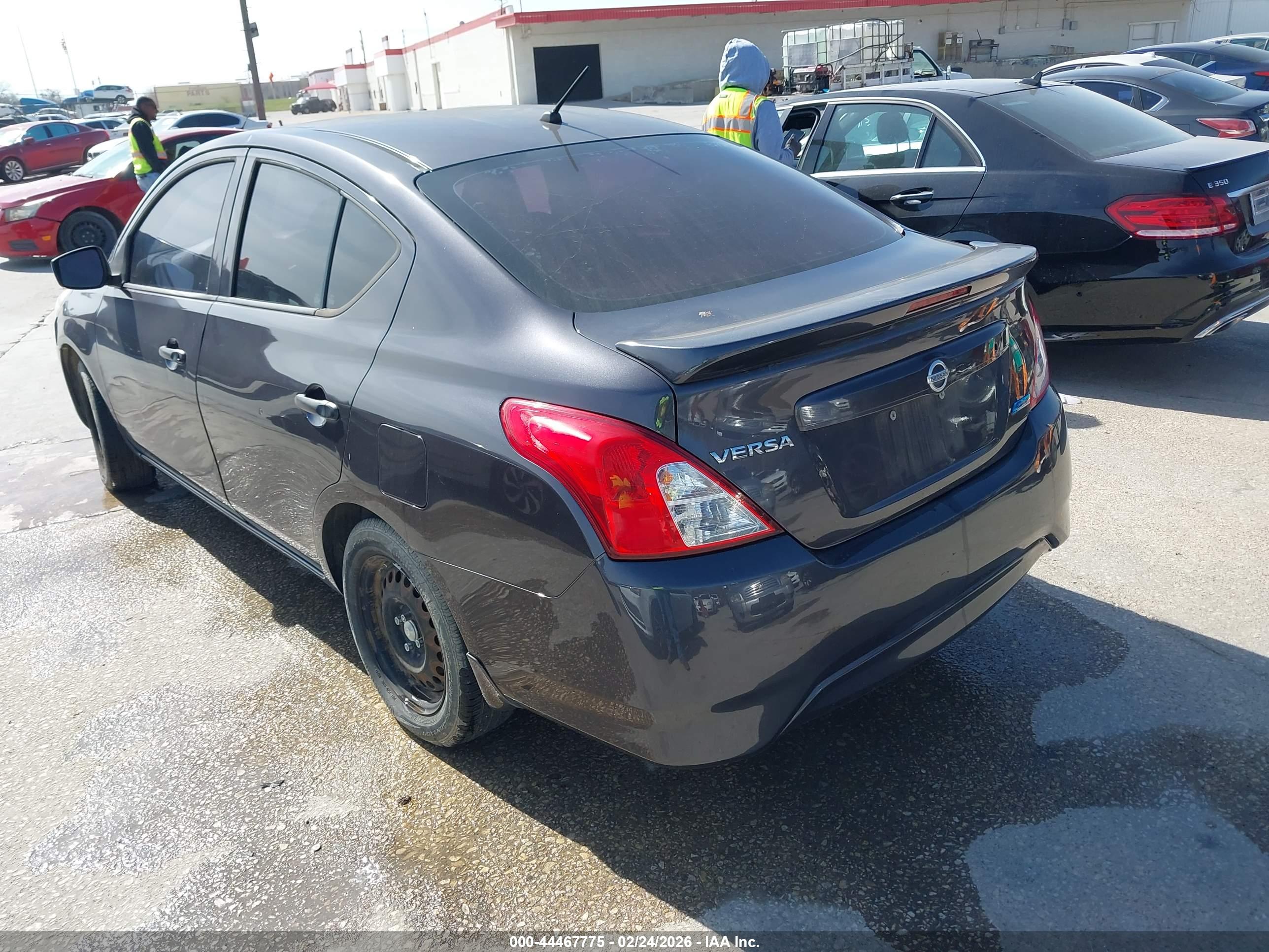 NISSAN VERSA image 3