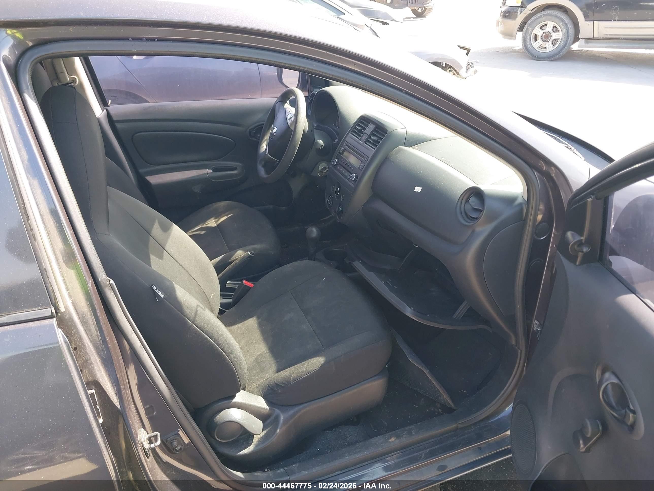 NISSAN VERSA image 5