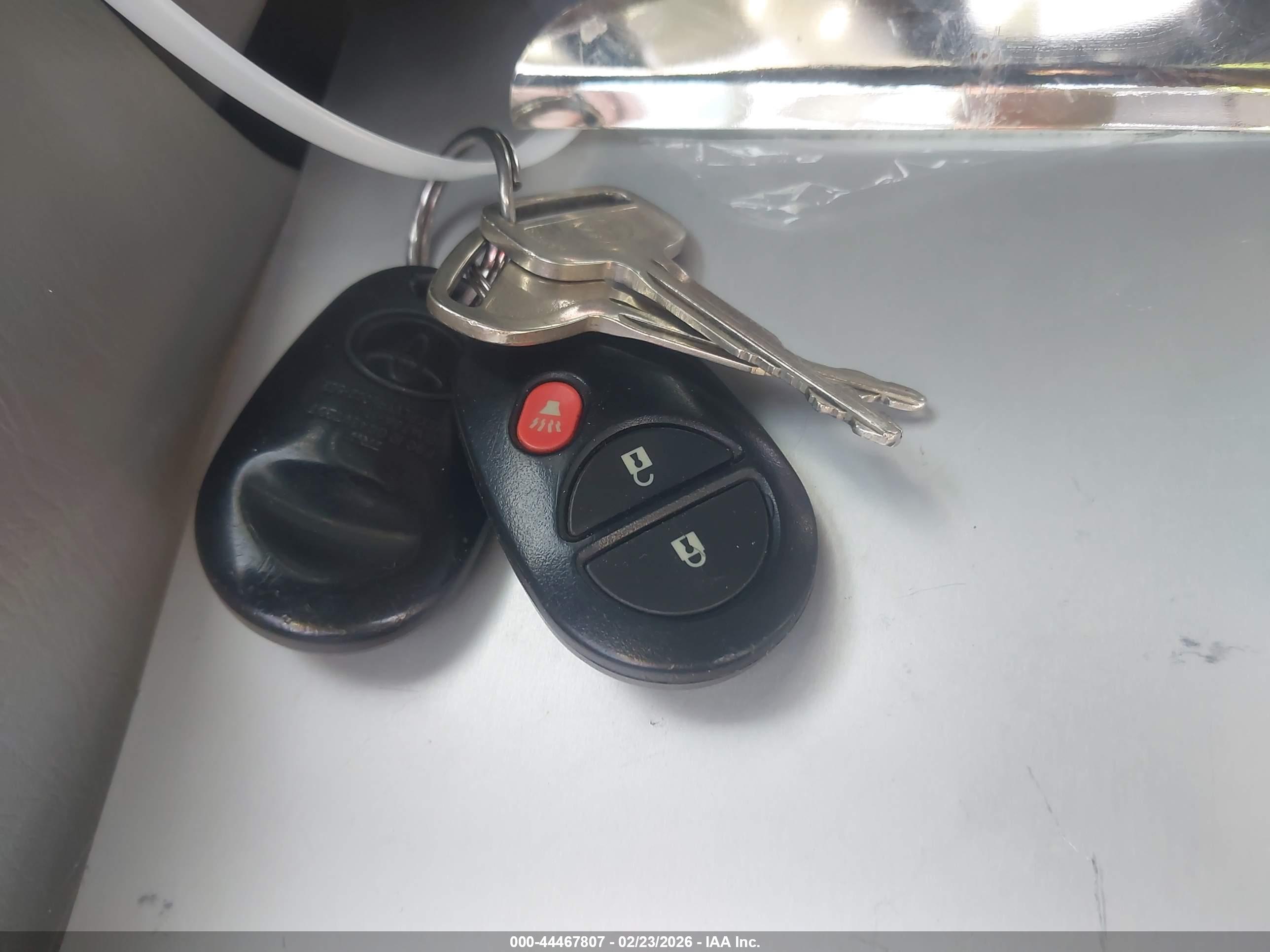 TOYOTA SIENNA image 11