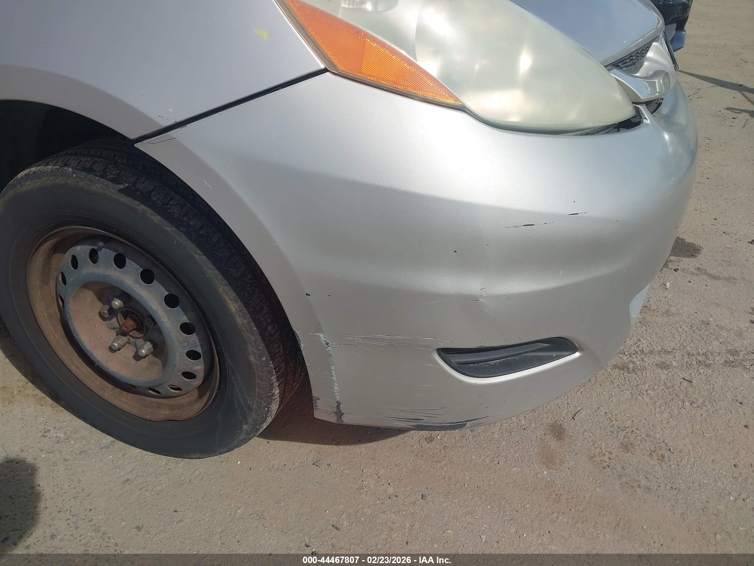 TOYOTA SIENNA image 6