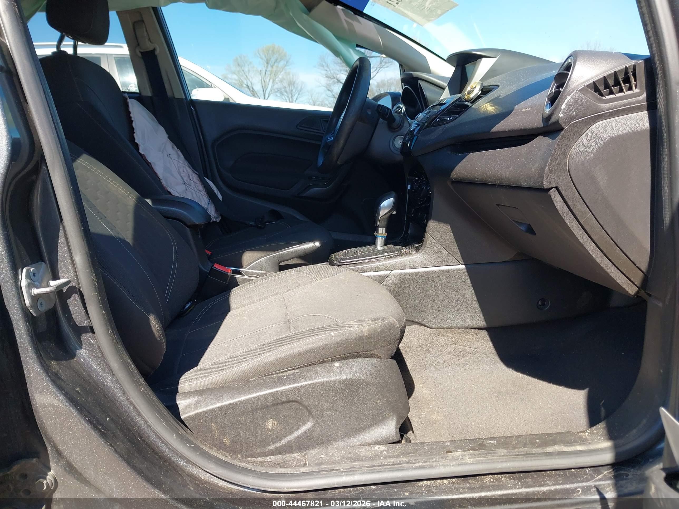 FORD FIESTA image 5