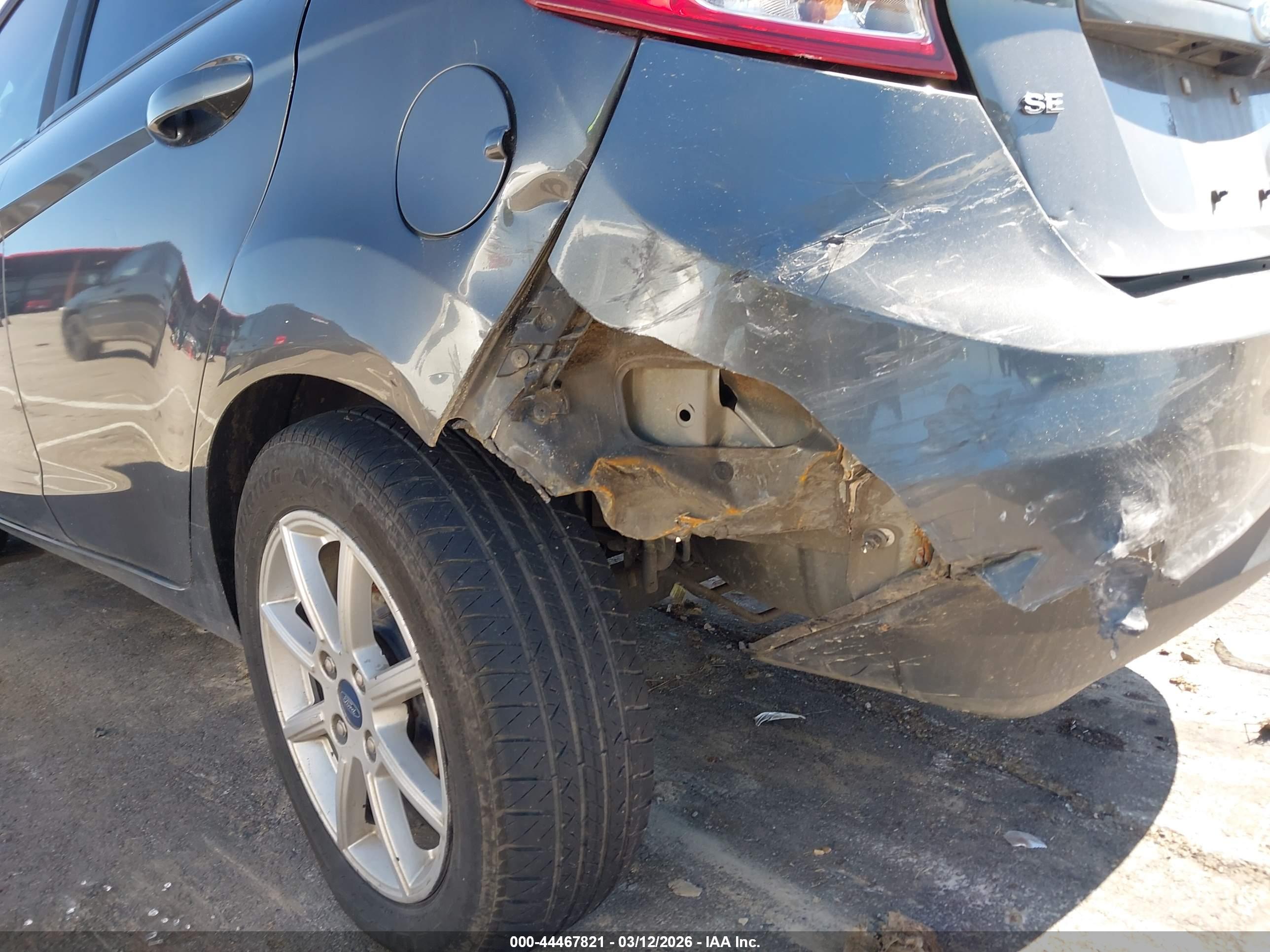 FORD FIESTA image 6